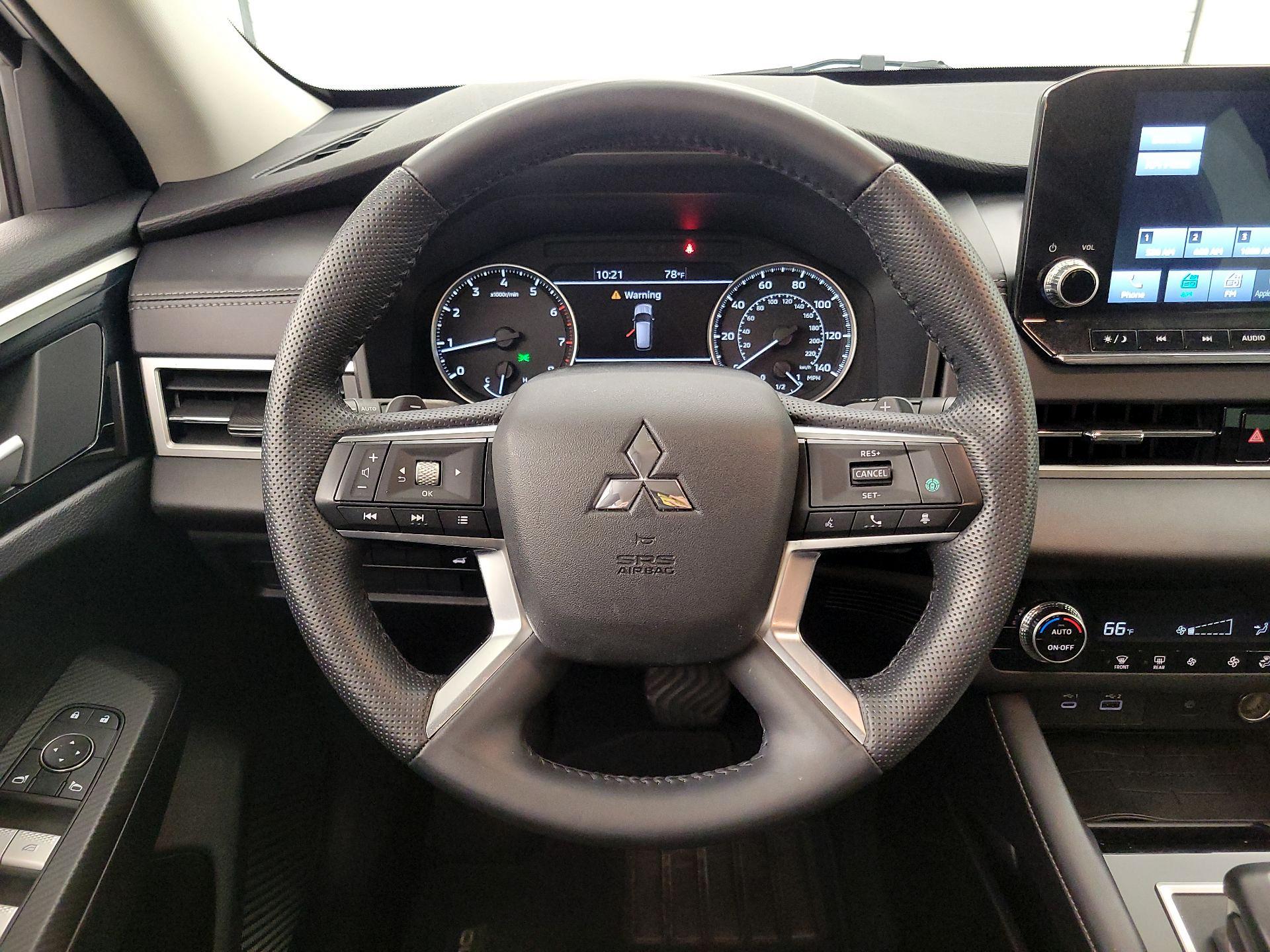 Thumbnail: 2022 Mitsubishi Outlander - 10