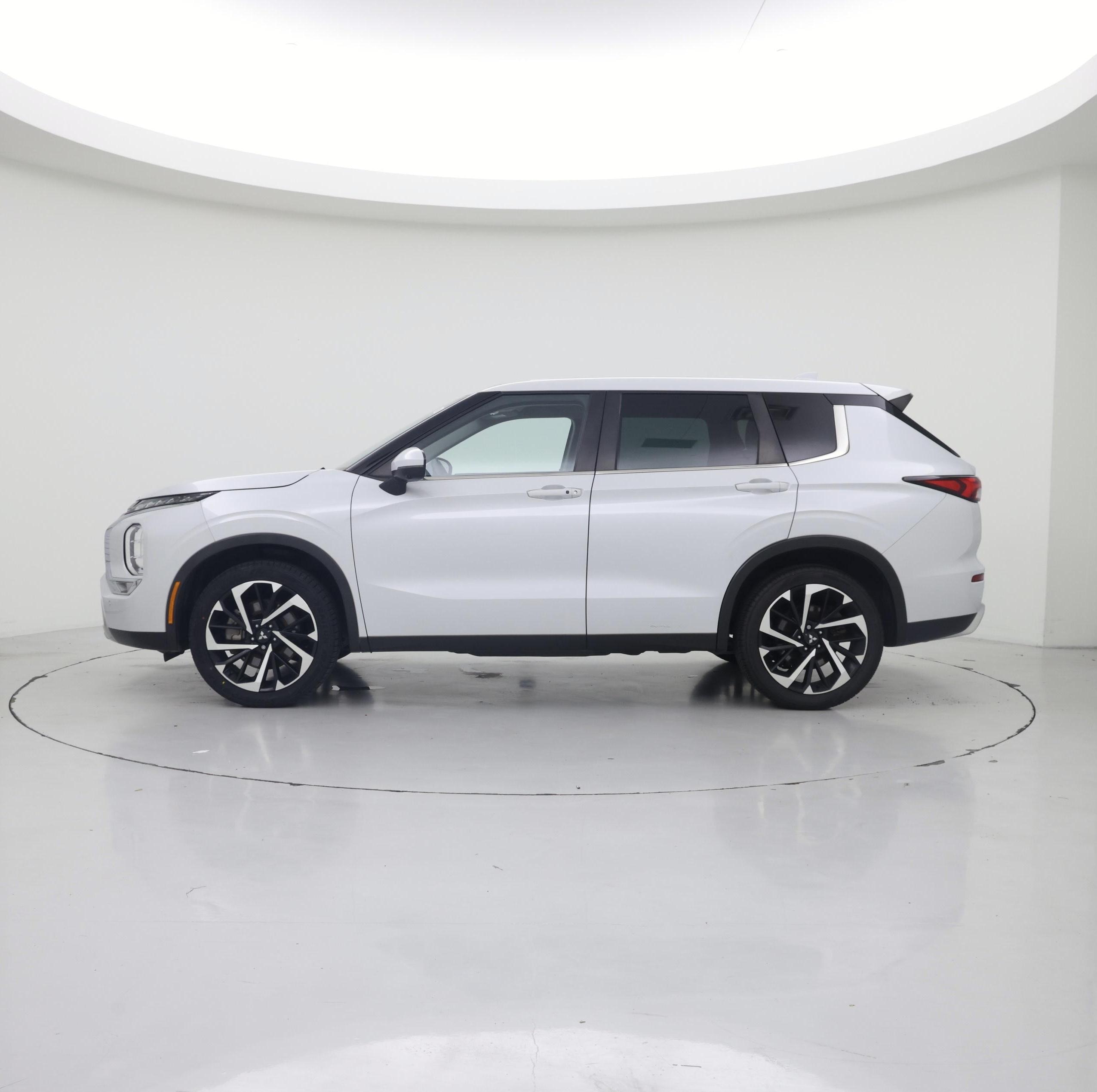 Thumbnail: 2022 Mitsubishi Outlander - 3