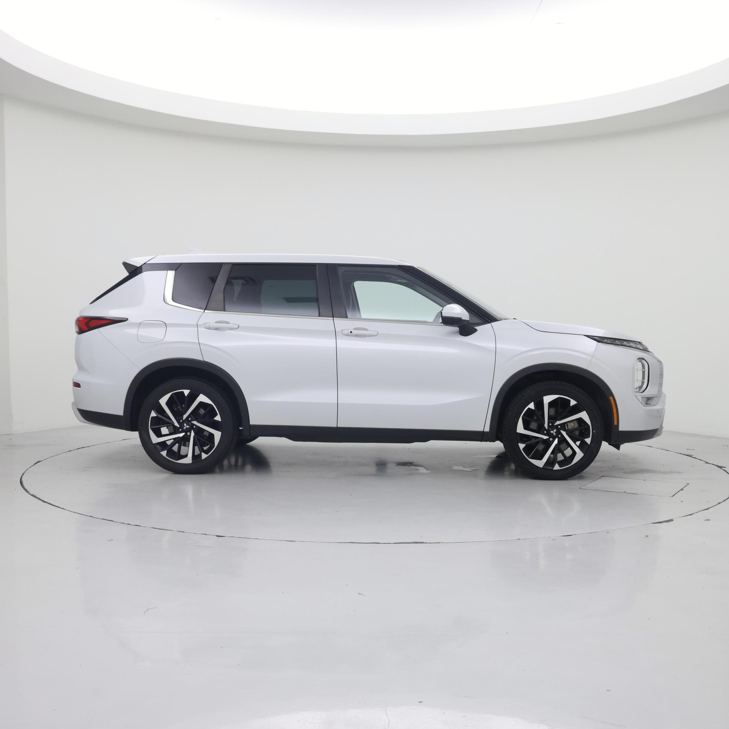 Thumbnail: 2022 Mitsubishi Outlander - 7