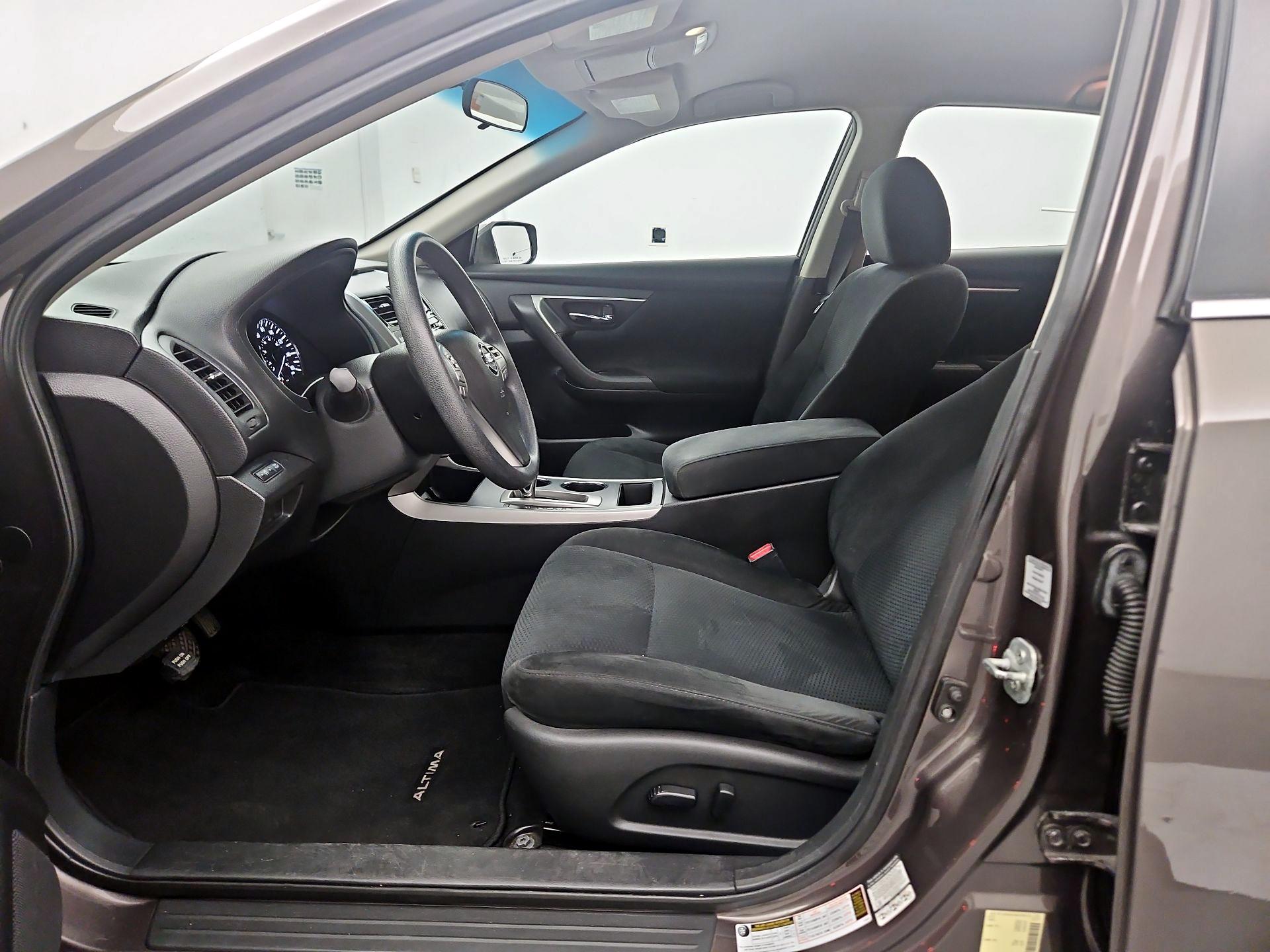 Thumbnail: 2015 Nissan Altima - 9