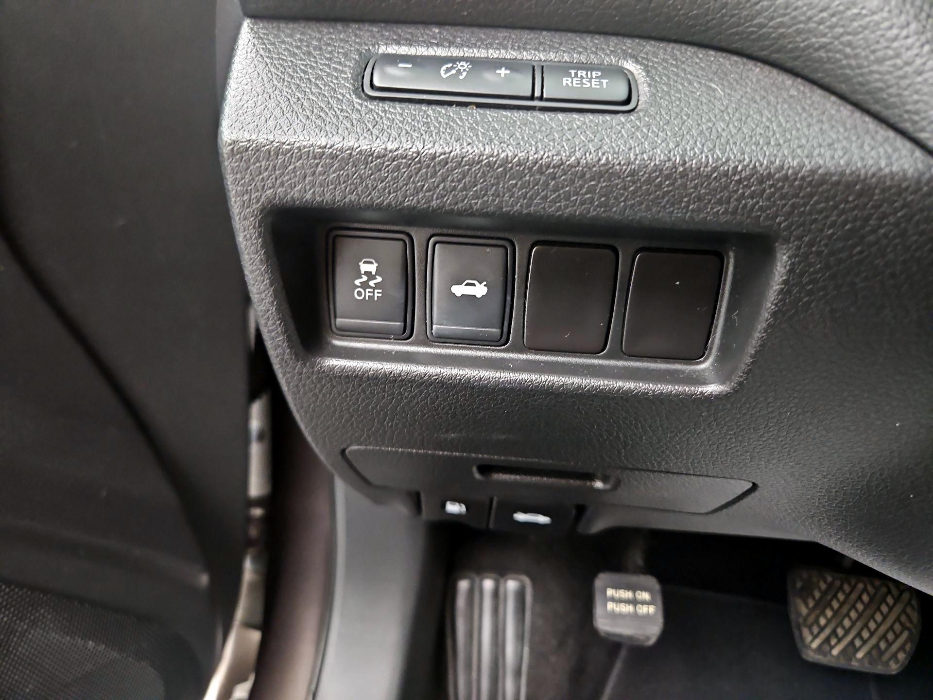Thumbnail: 2015 Nissan Altima - 11