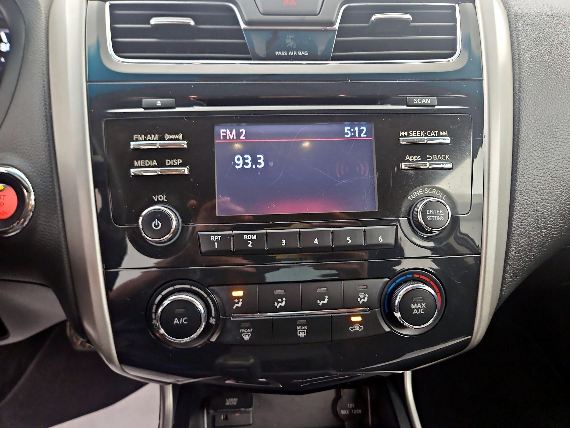 Thumbnail: 2015 Nissan Altima - 14