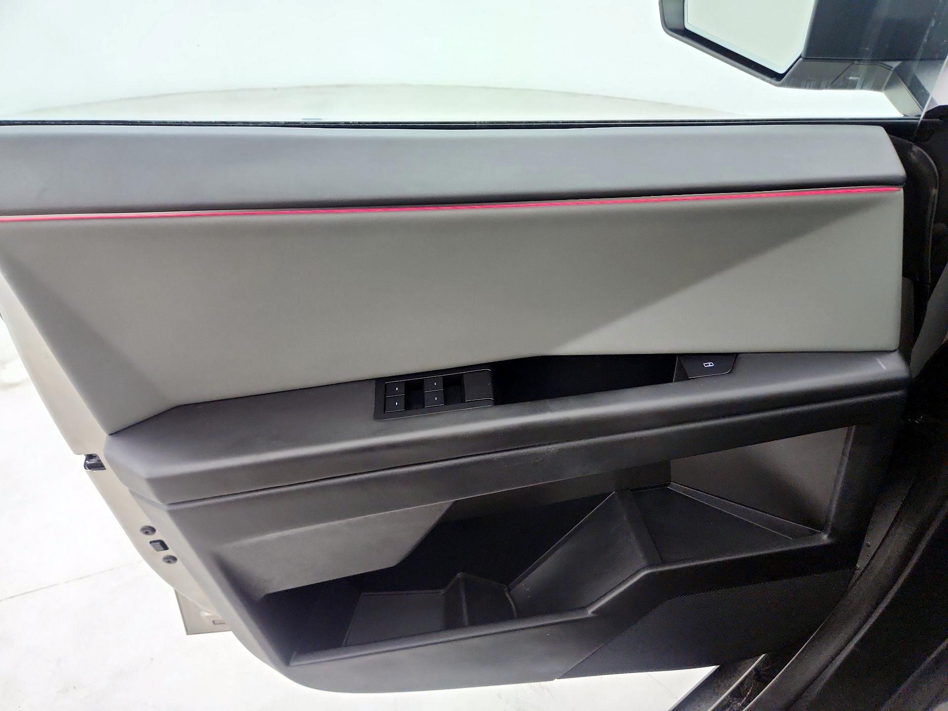 Thumbnail: 2025 Tesla Cybertruck - 10