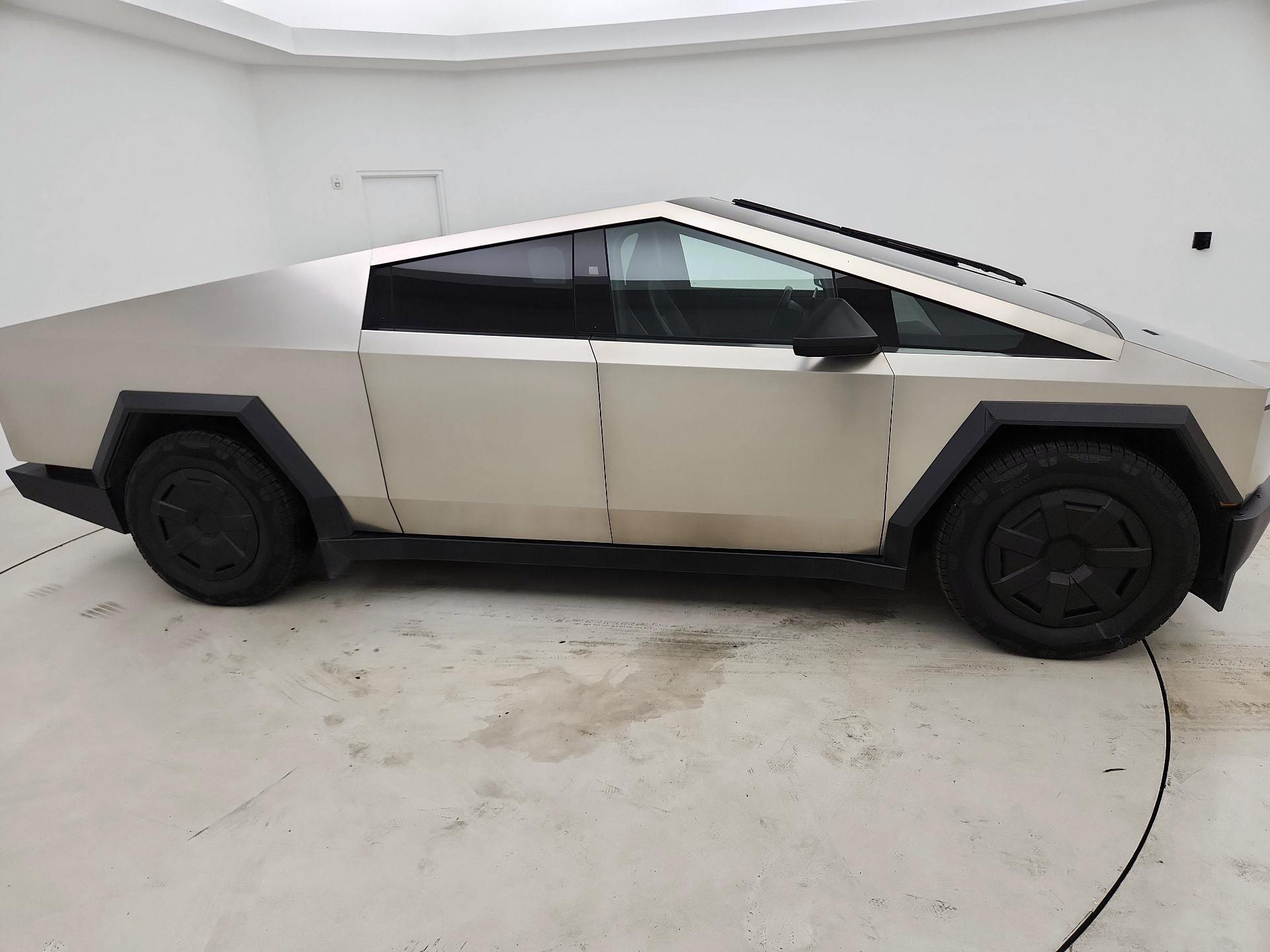Thumbnail: 2025 Tesla Cybertruck - 4