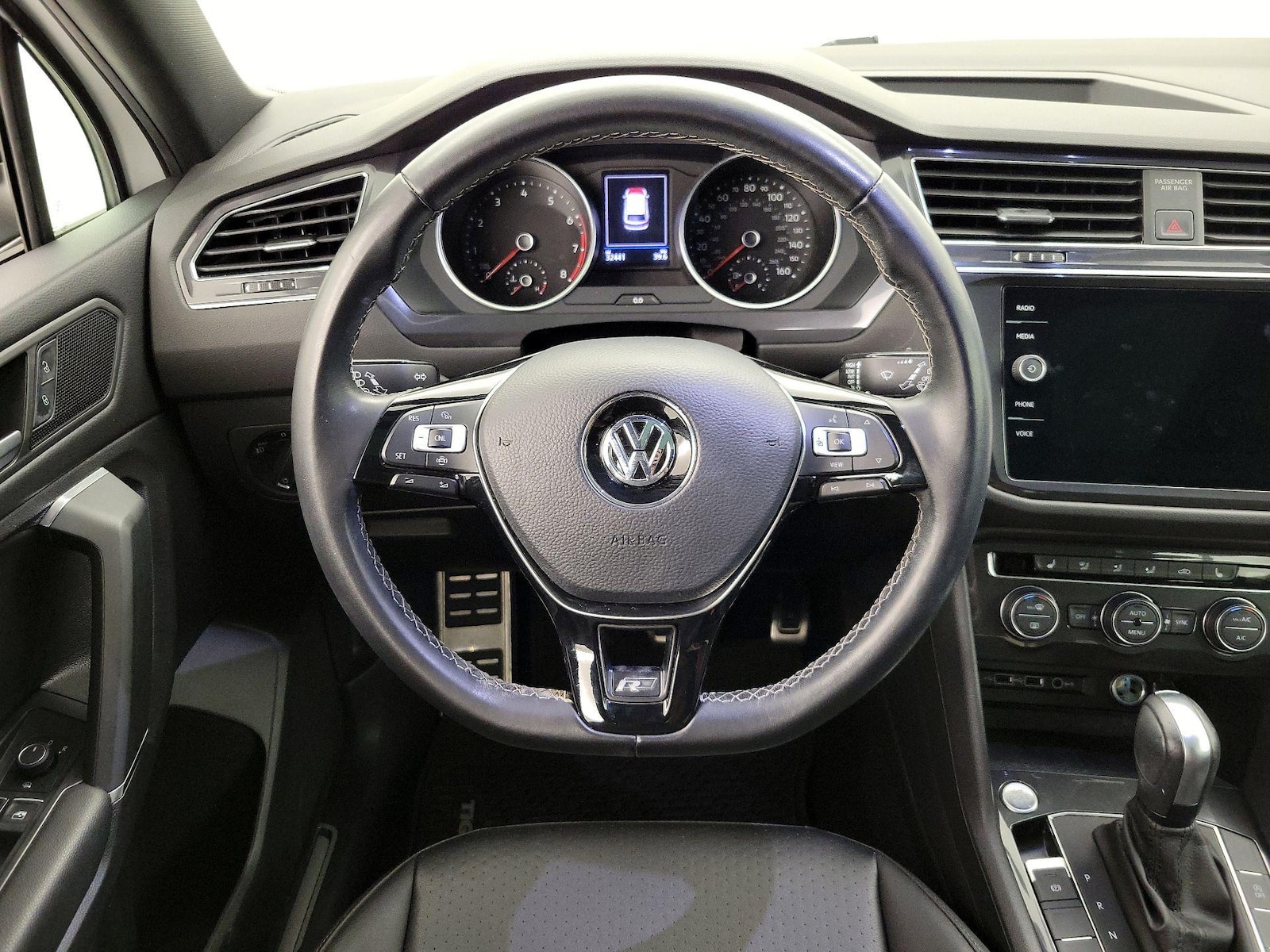 2020 Volkswagen Tiguan SE R-LINE BLACK - Photo 11