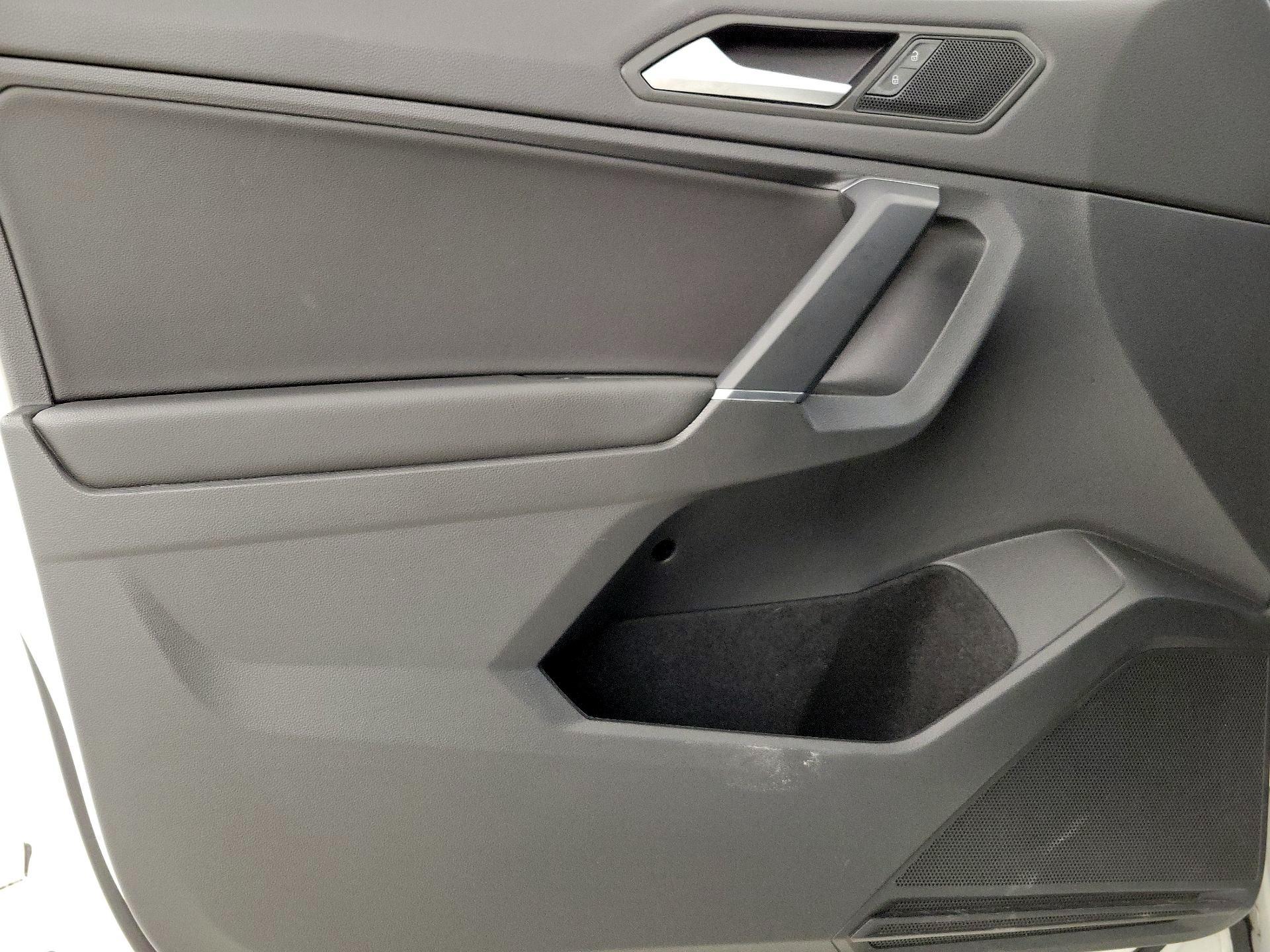 Thumbnail: 2020 Volkswagen Tiguan - 12