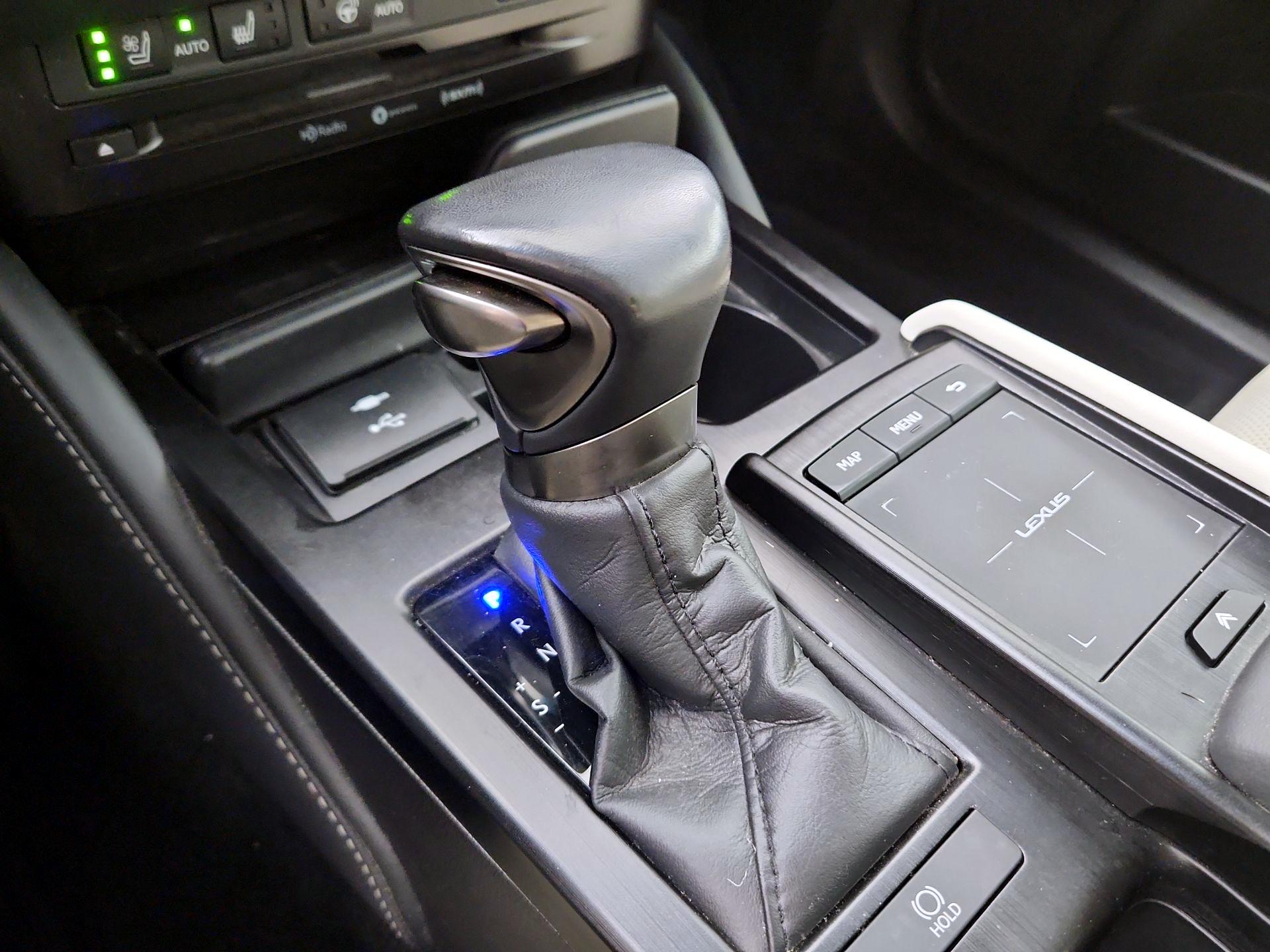 Thumbnail: 2022 Lexus ES - 15