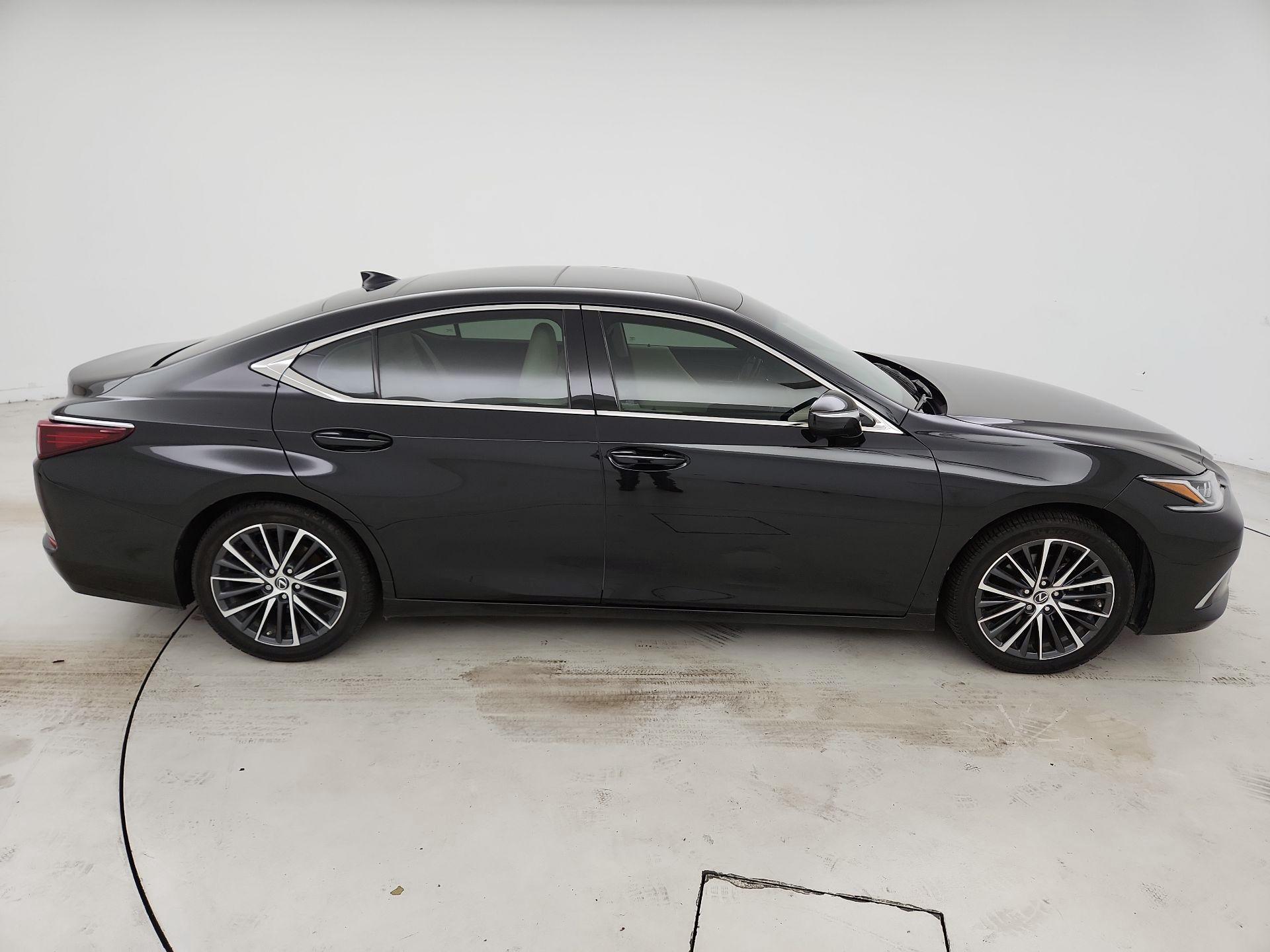 Thumbnail: 2022 Lexus ES - 4