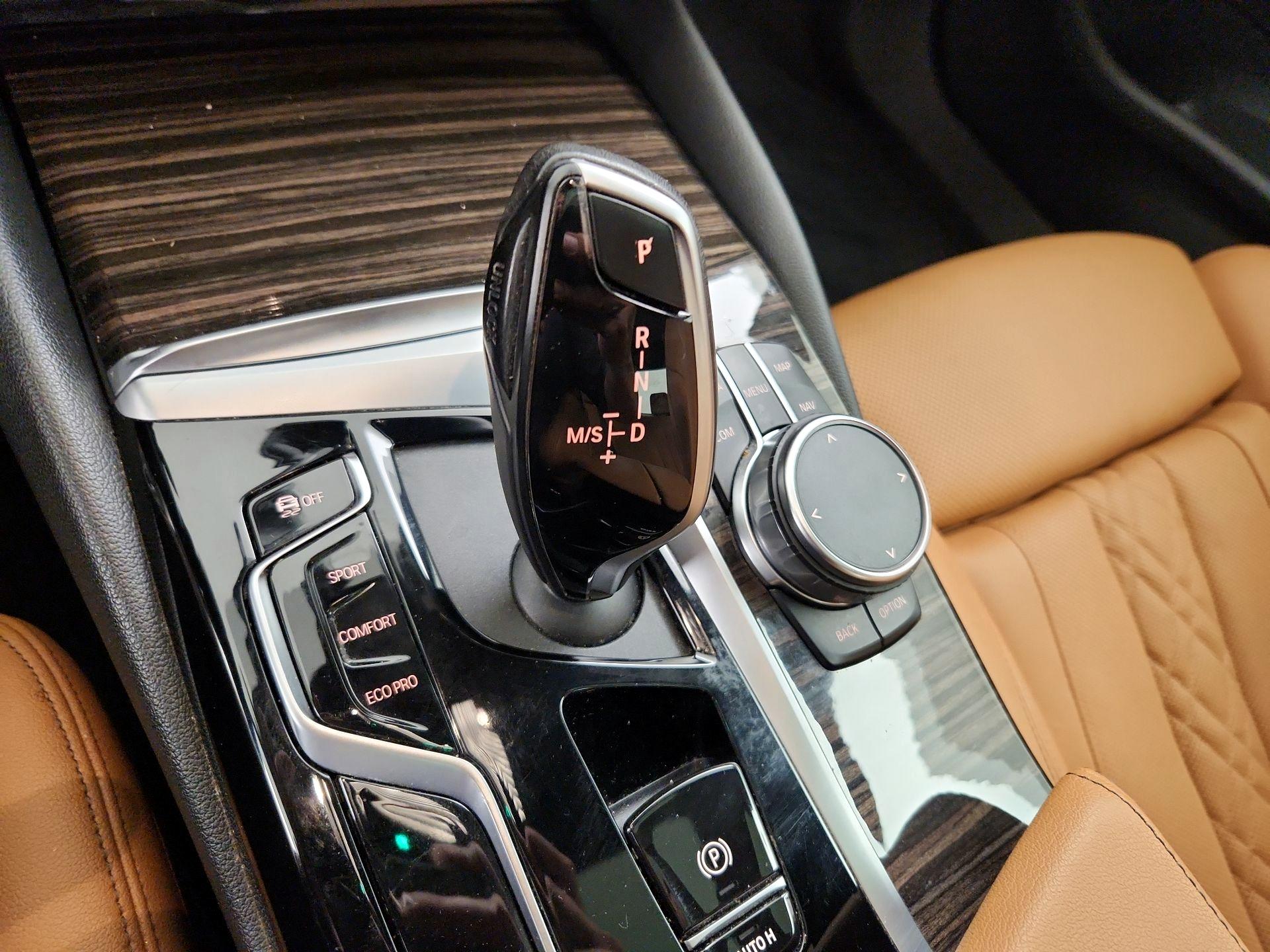 Thumbnail: 2023 BMW 5 Series - 18