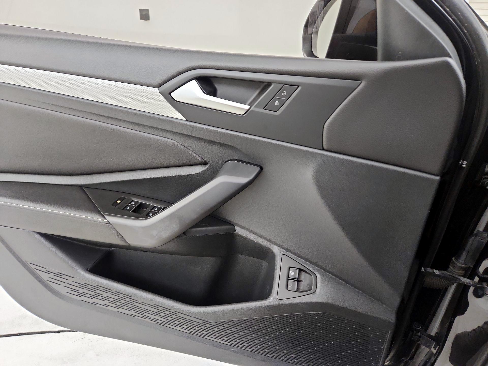 Thumbnail: 2023 Volkswagen Jetta - 10