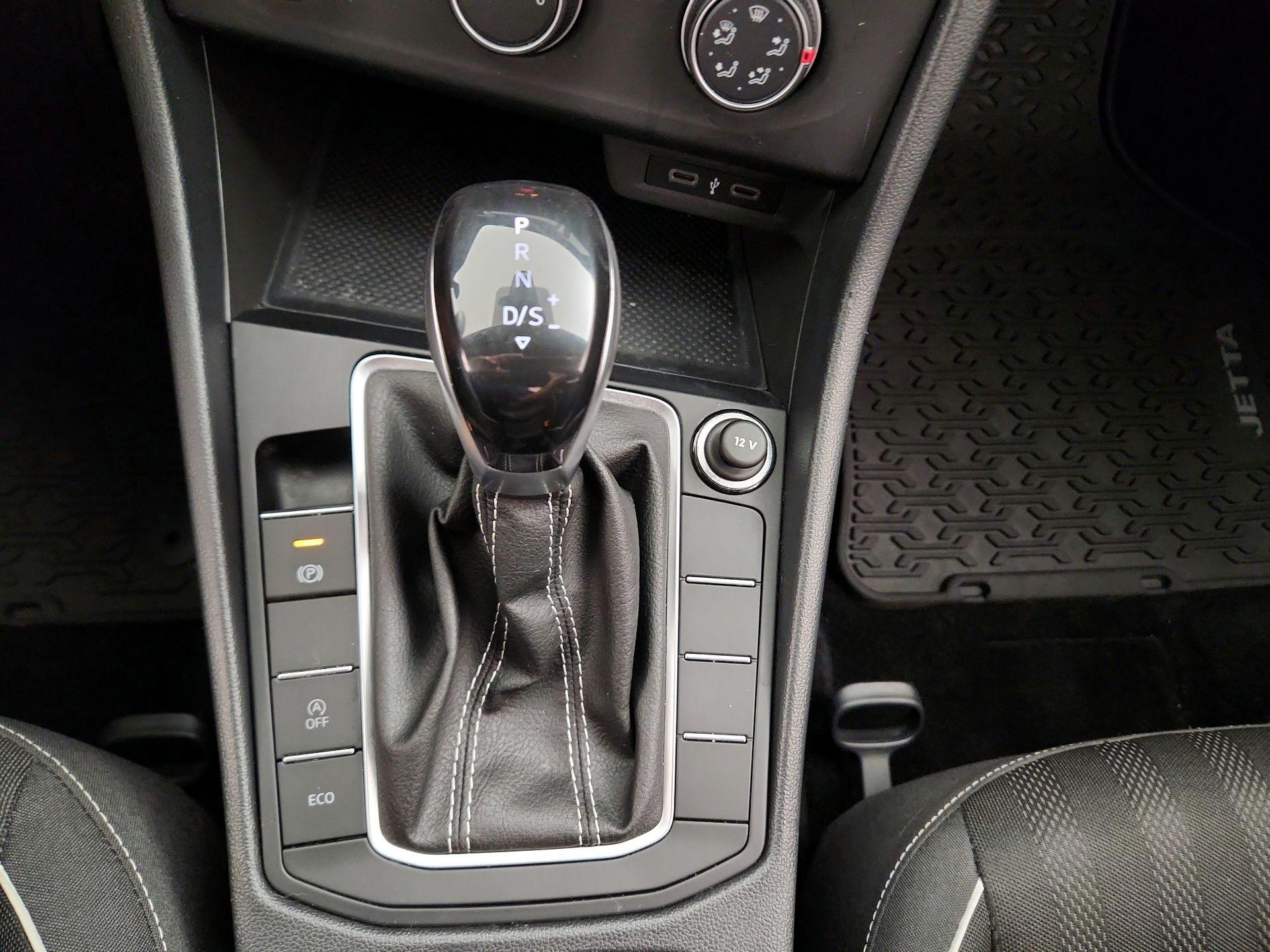 Thumbnail: 2023 Volkswagen Jetta - 15