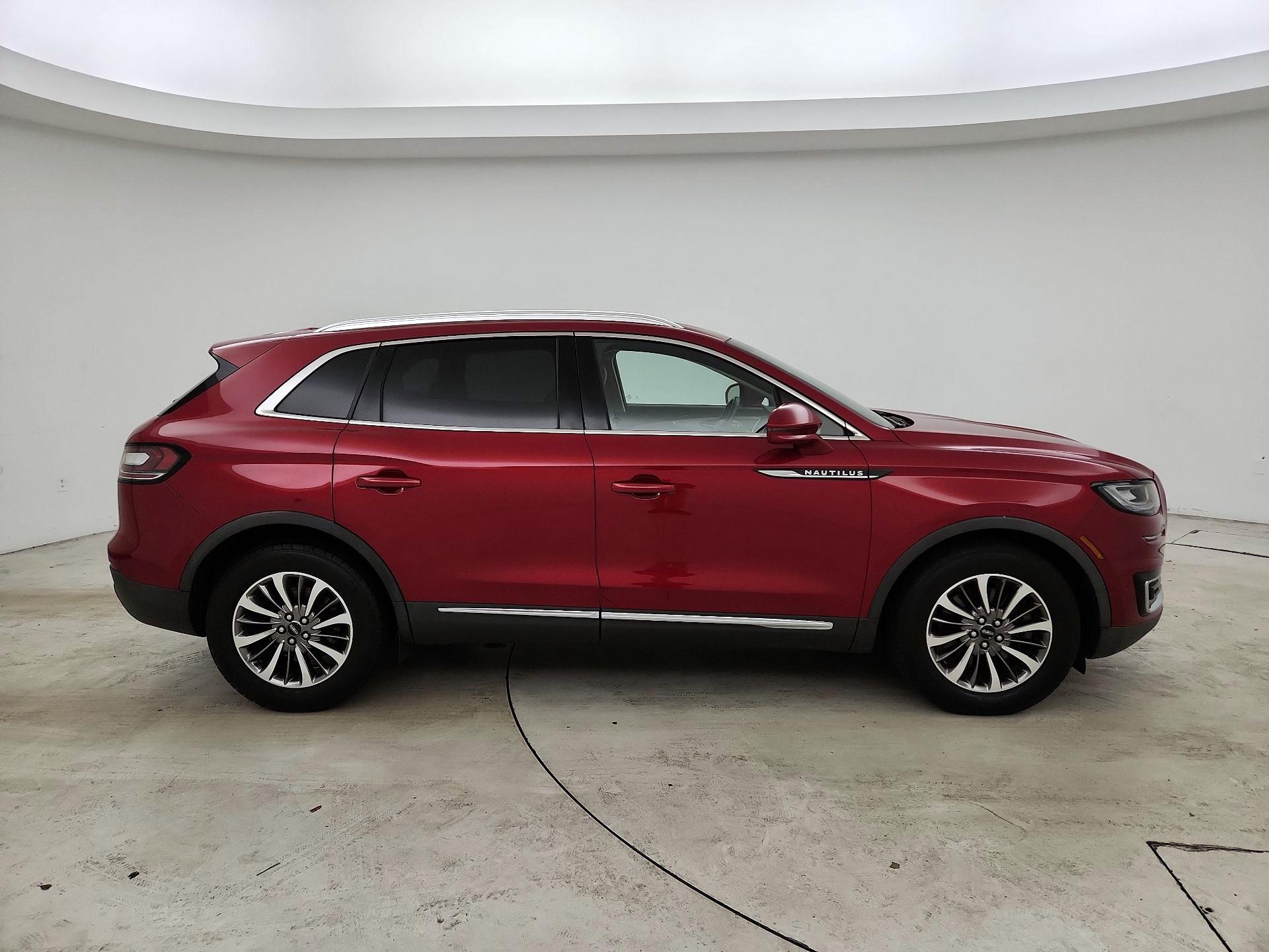 Thumbnail: 2020 Lincoln Nautilus - 4