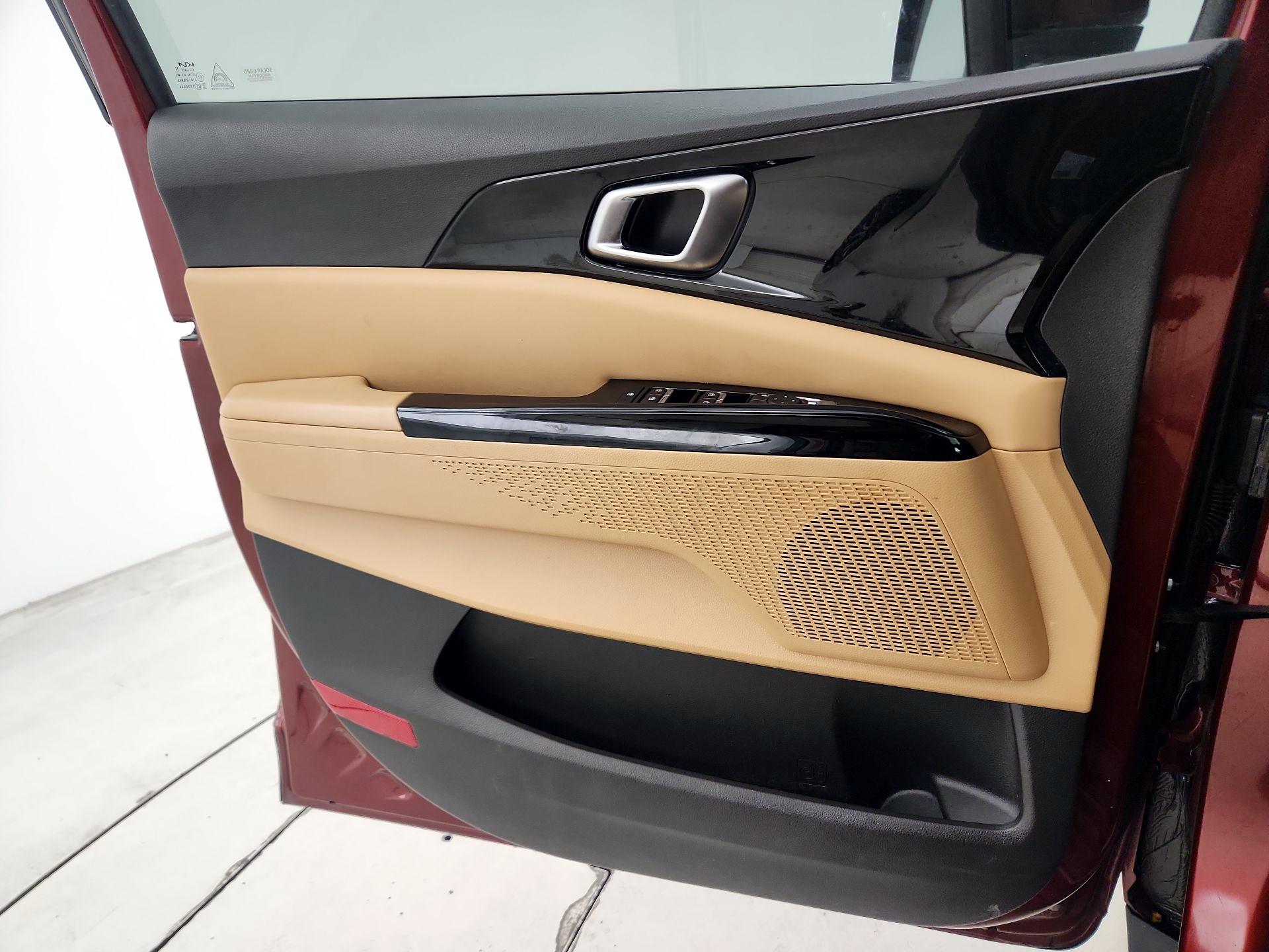 Thumbnail: 2023 Kia Carnival - 10
