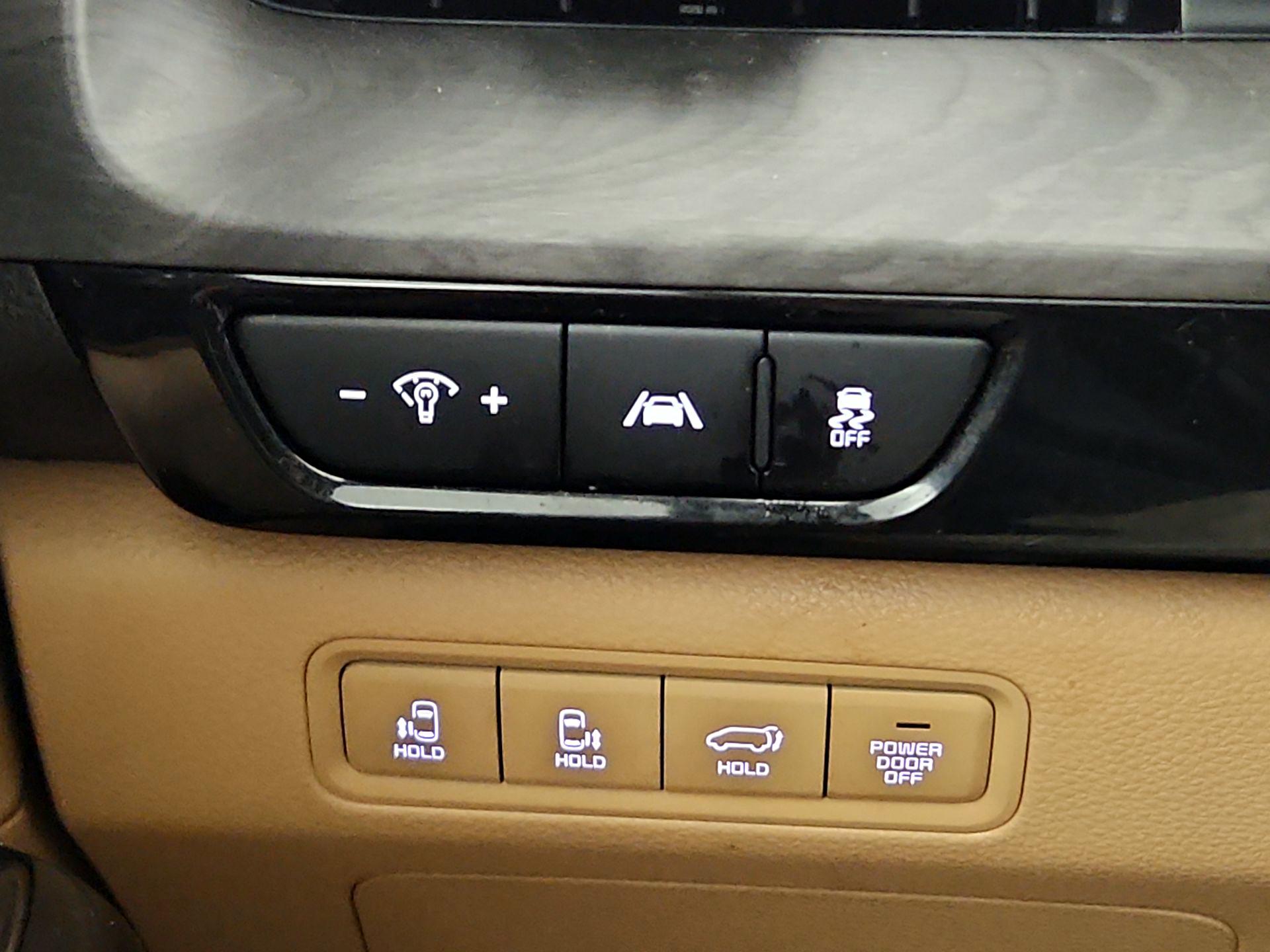 Thumbnail: 2023 Kia Carnival - 11