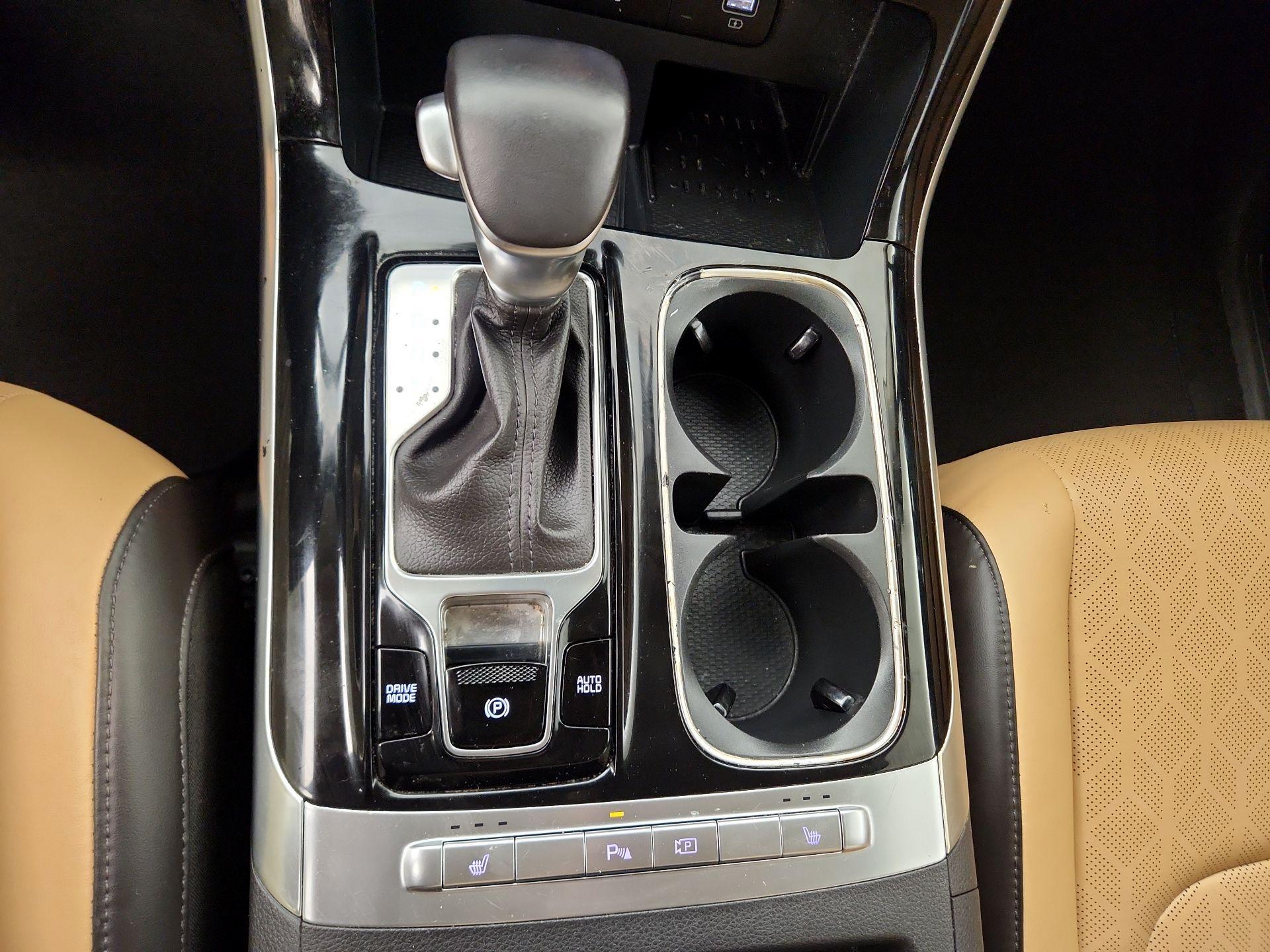 Thumbnail: 2023 Kia Carnival - 16