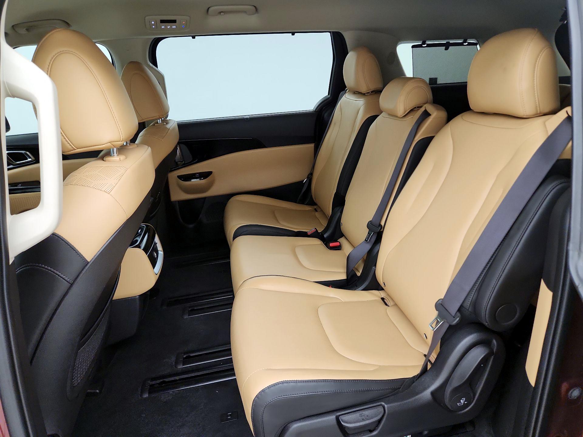 Thumbnail: 2023 Kia Carnival - 18