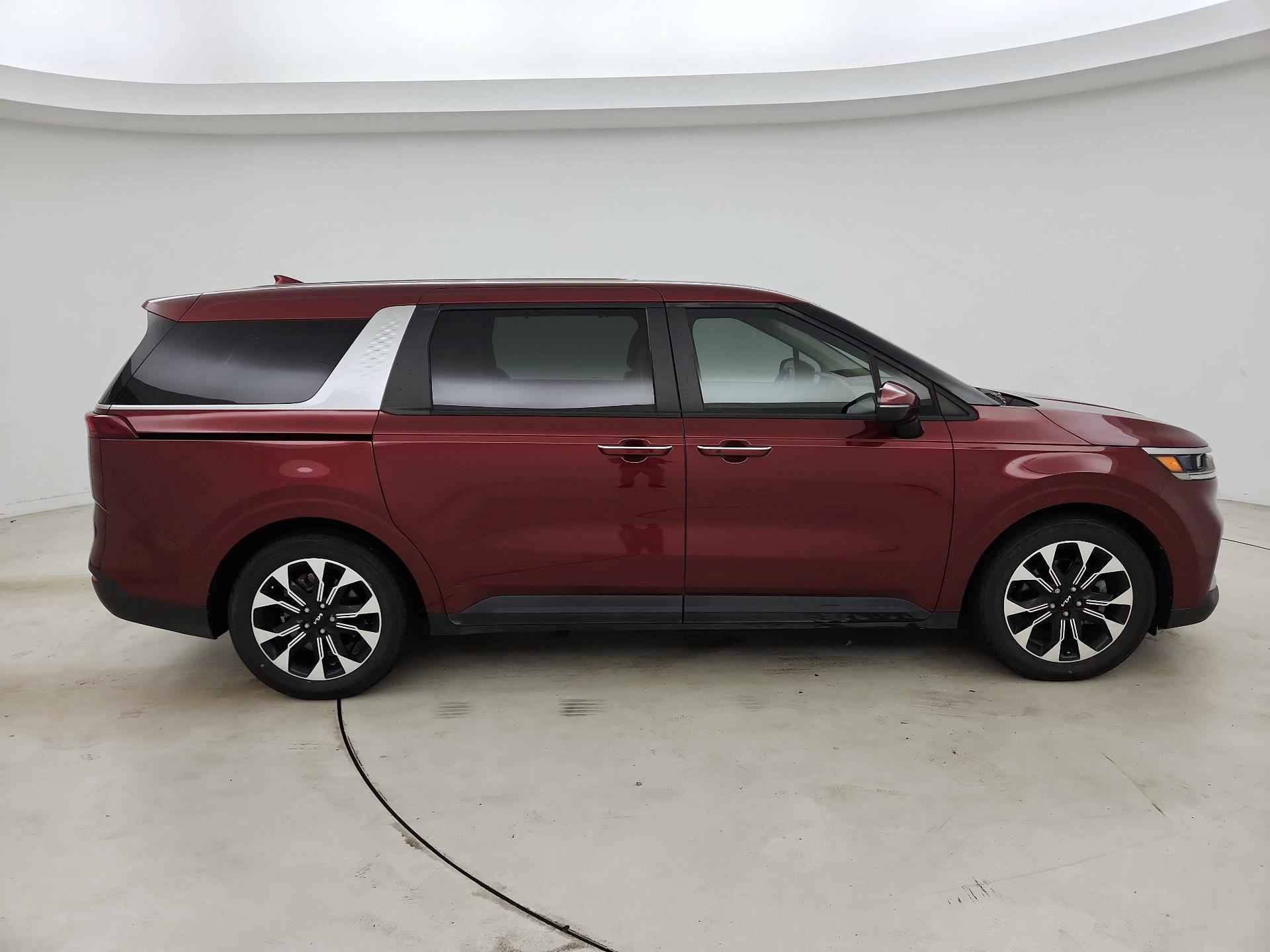 Thumbnail: 2023 Kia Carnival - 4