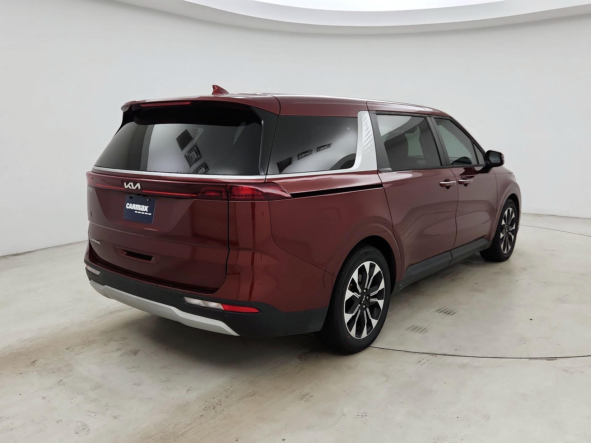 Thumbnail: 2023 Kia Carnival - 5