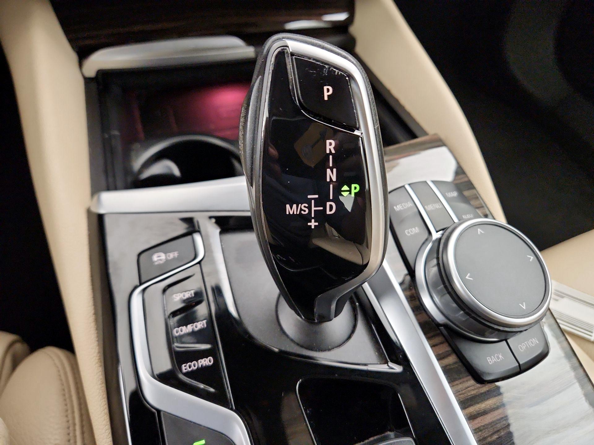 Thumbnail: 2020 BMW 5 Series - 16