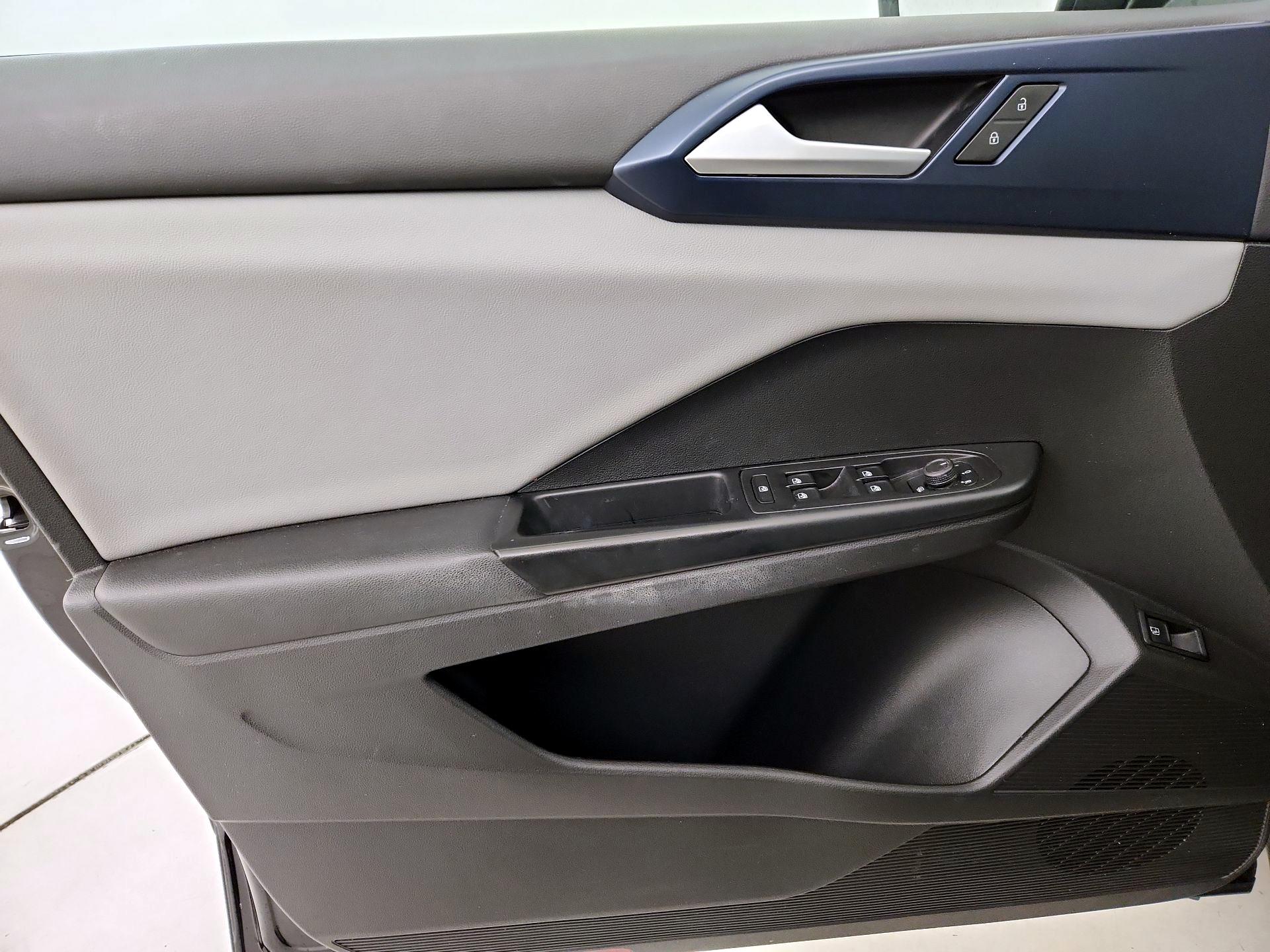 Thumbnail: 2022 Volkswagen Taos - 12
