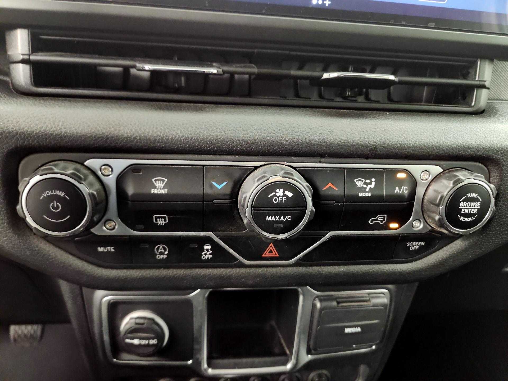 Thumbnail: 2024 Jeep Wrangler - 14