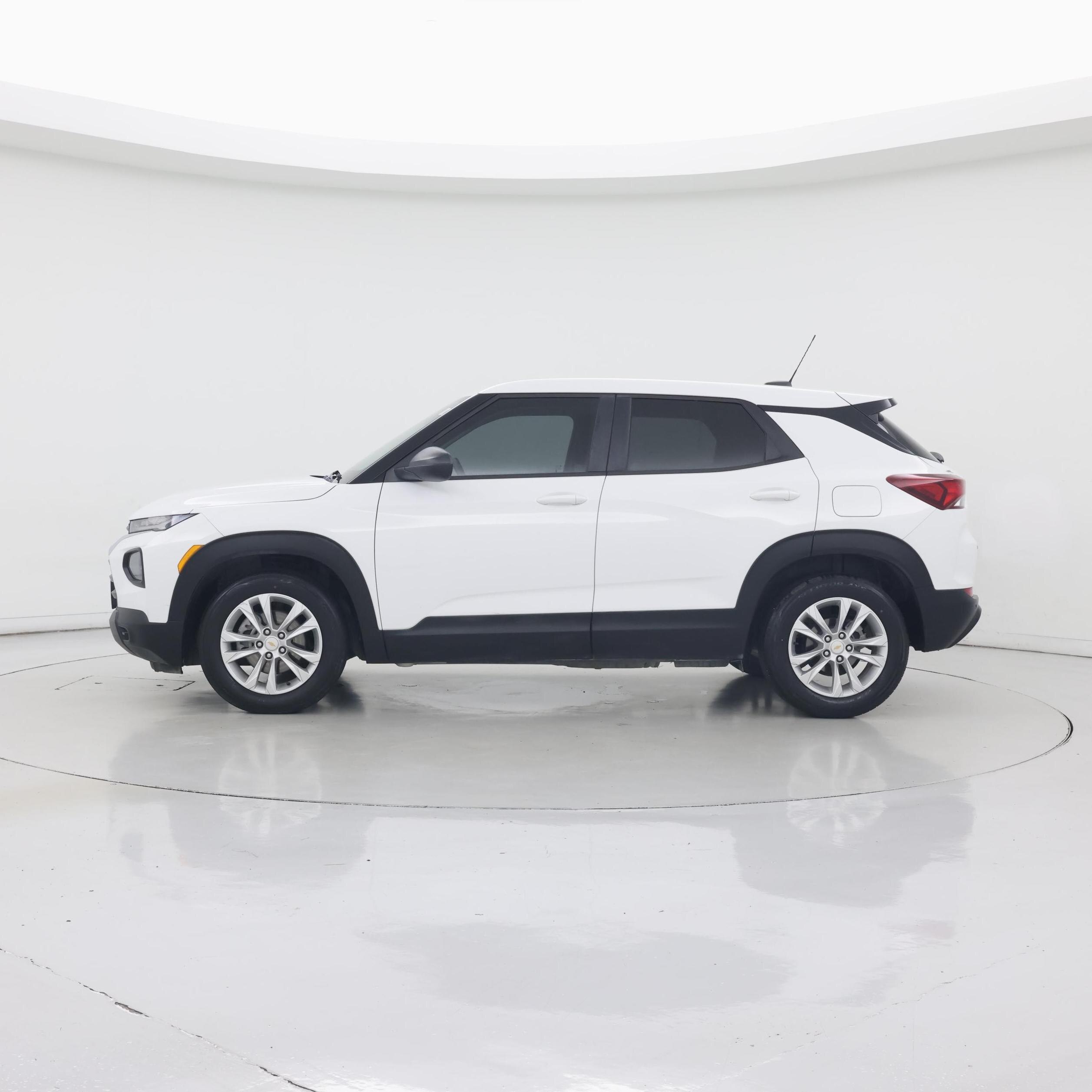 Thumbnail: 2021 Chevrolet TrailBlazer - 3