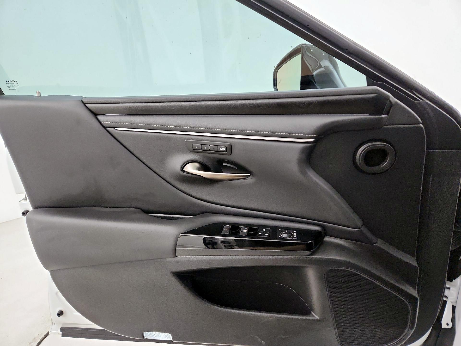 Thumbnail: 2023 Lexus ES - 10