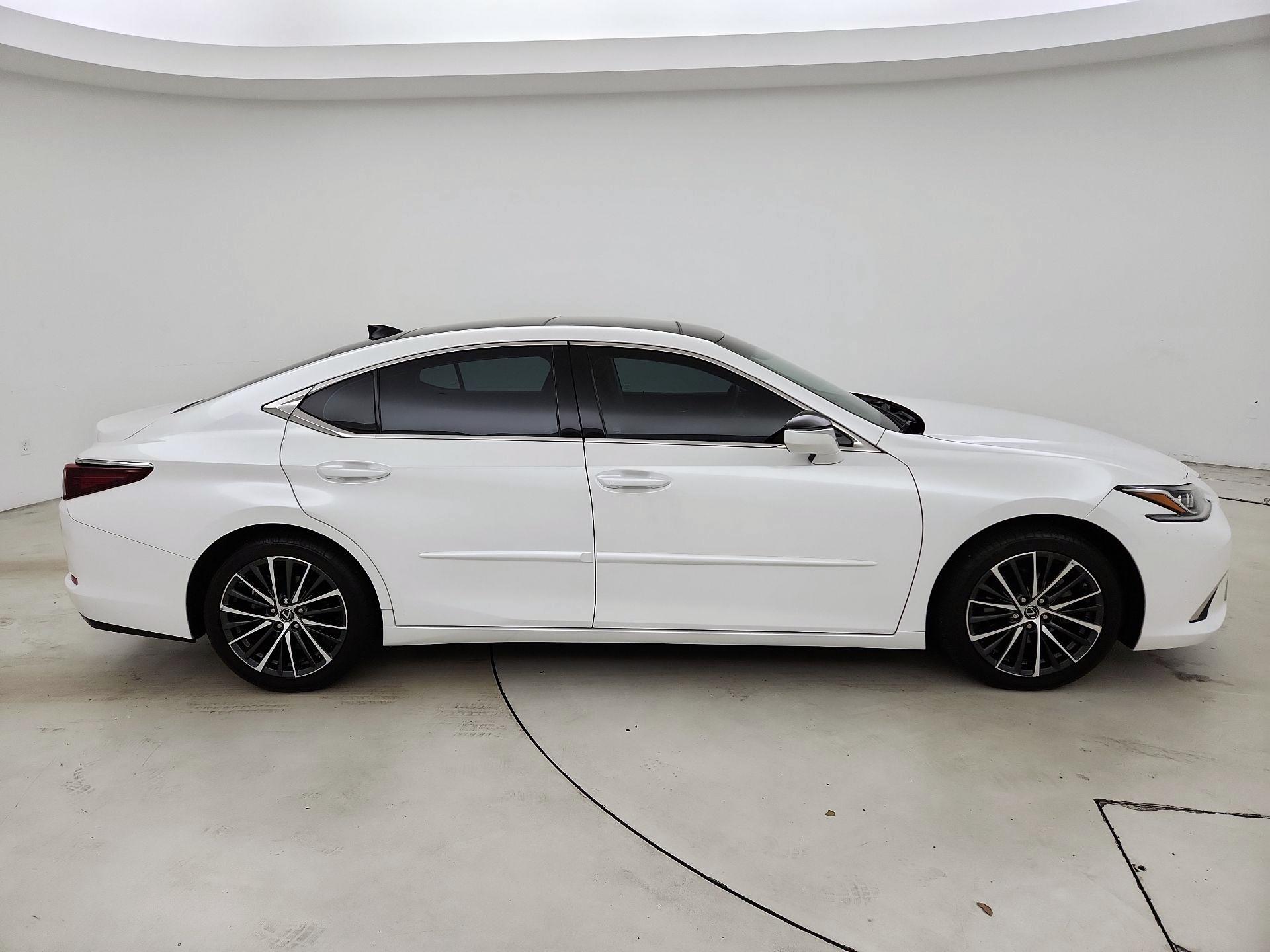 Thumbnail: 2023 Lexus ES - 4