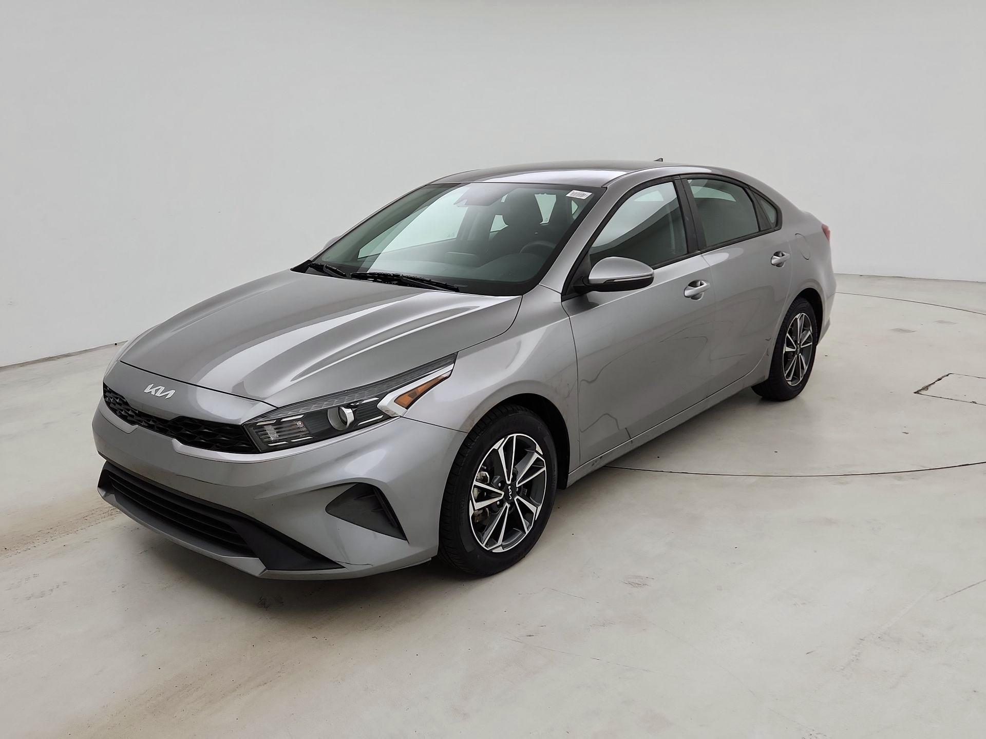 Thumbnail: 2023 Kia Forte - 3