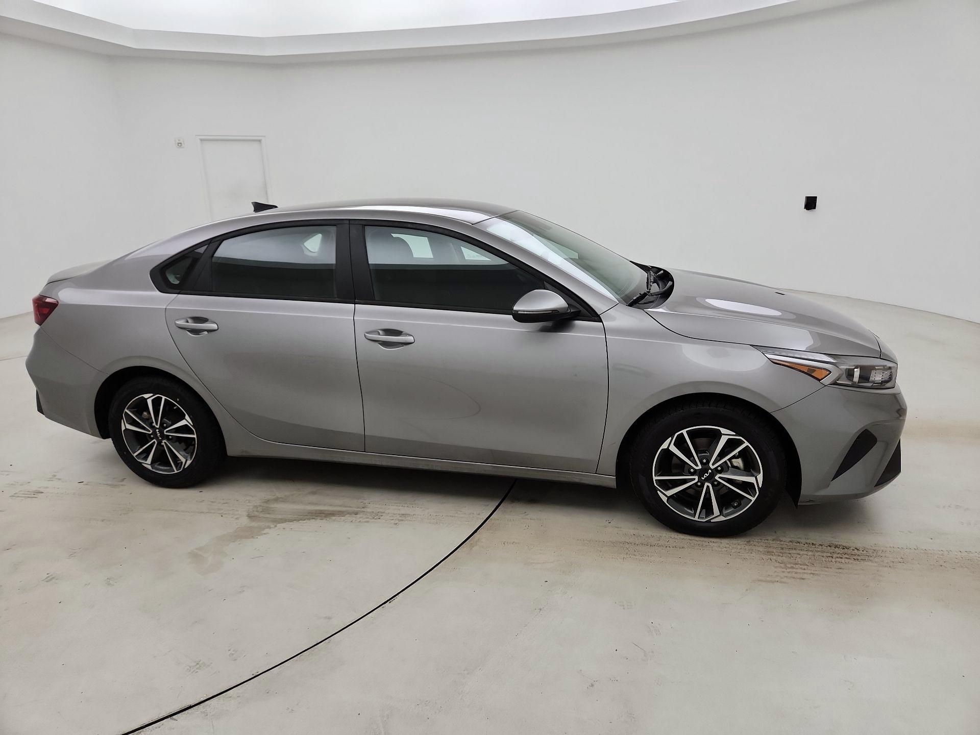 Thumbnail: 2023 Kia Forte - 4