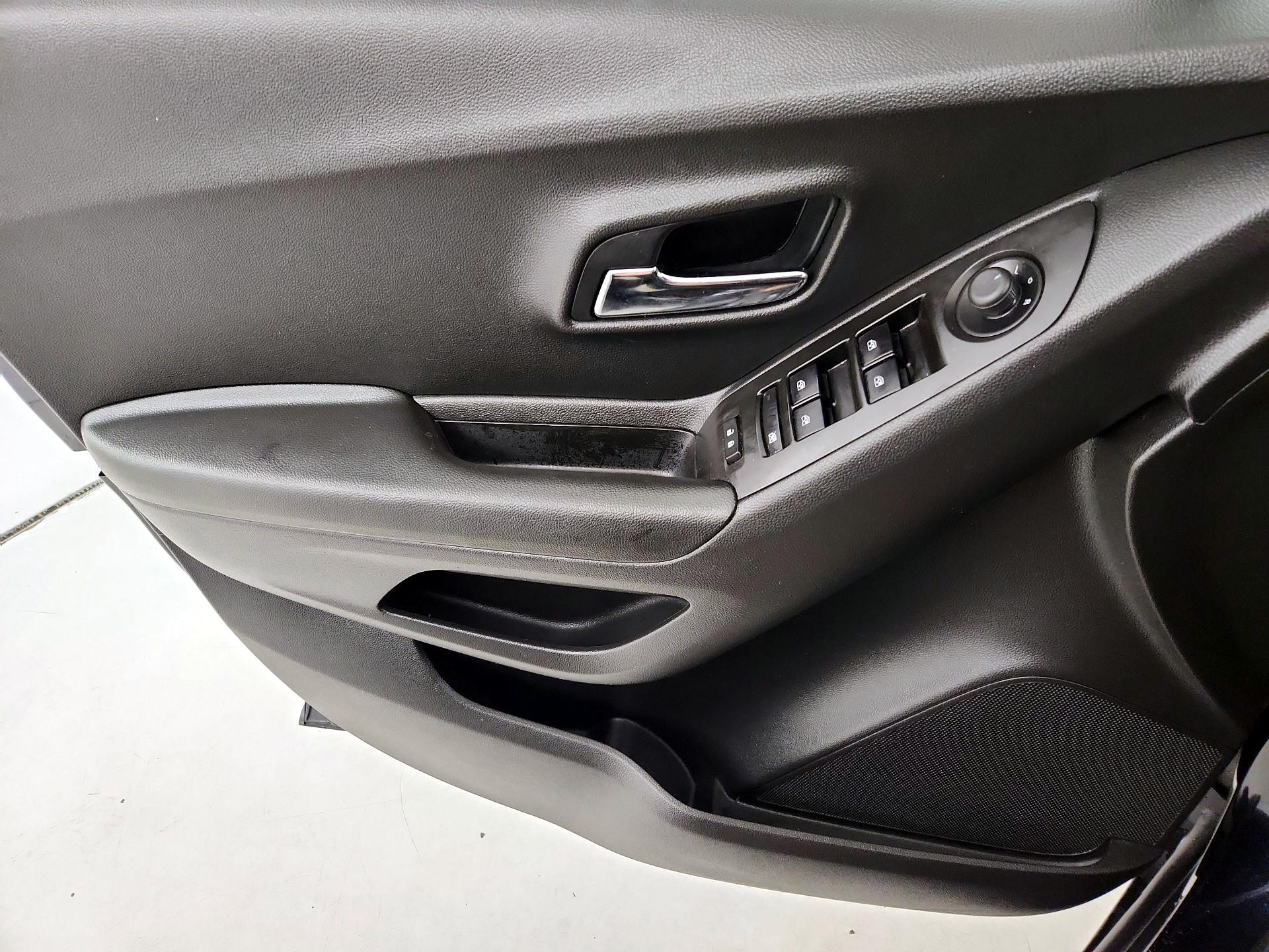 Thumbnail: 2021 Chevrolet Trax - 12