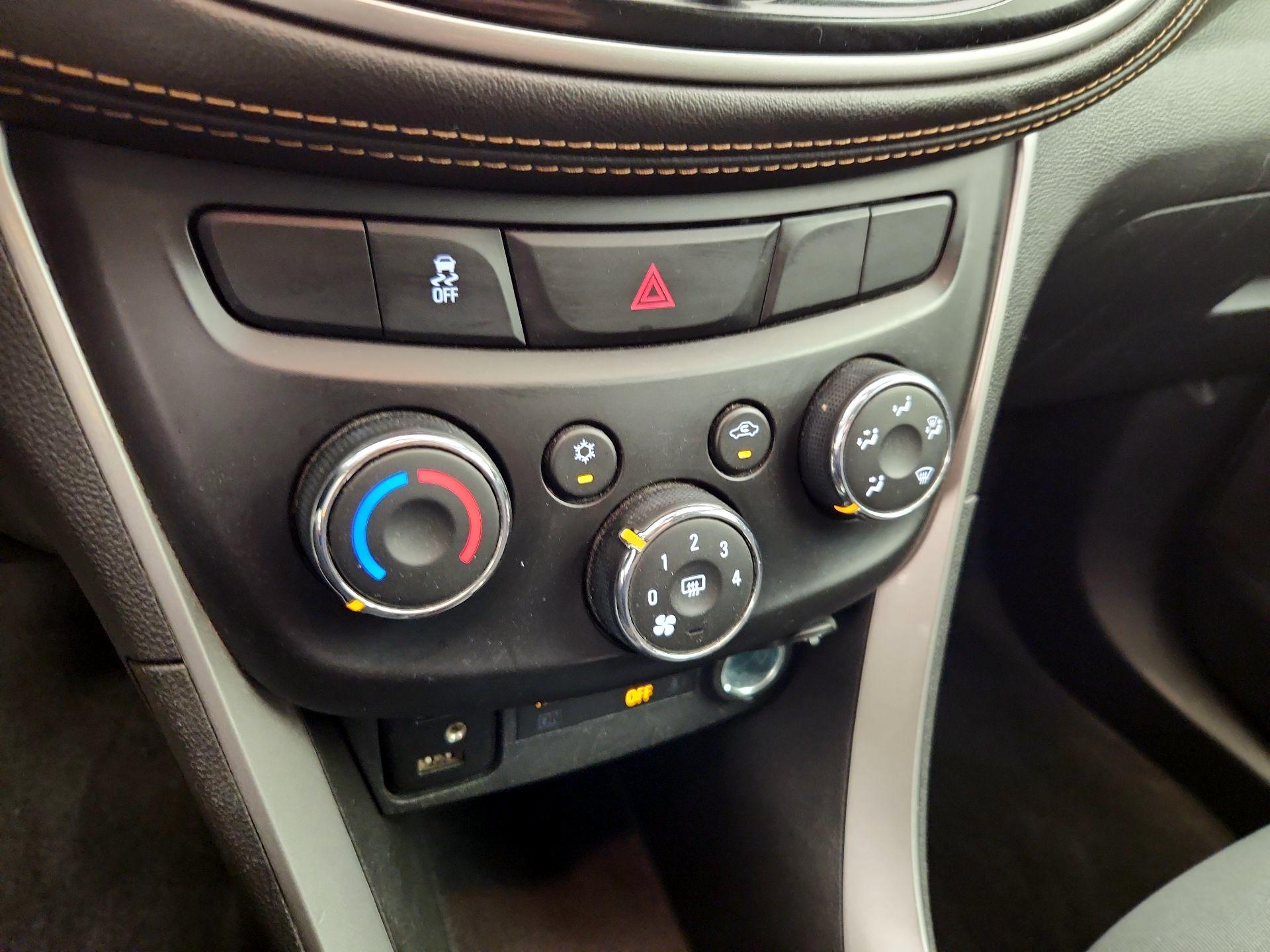 Thumbnail: 2021 Chevrolet Trax - 16