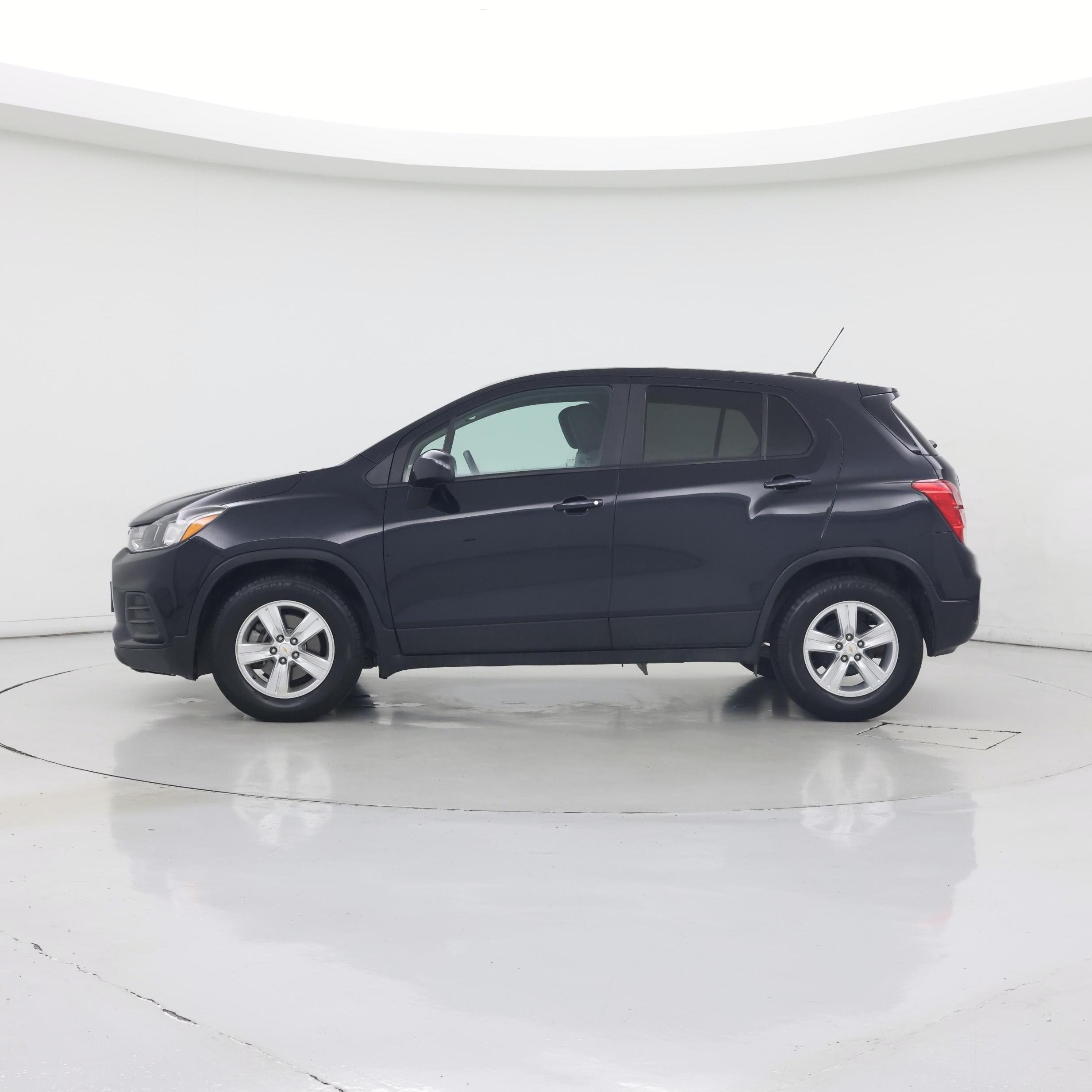 Thumbnail: 2021 Chevrolet Trax - 3