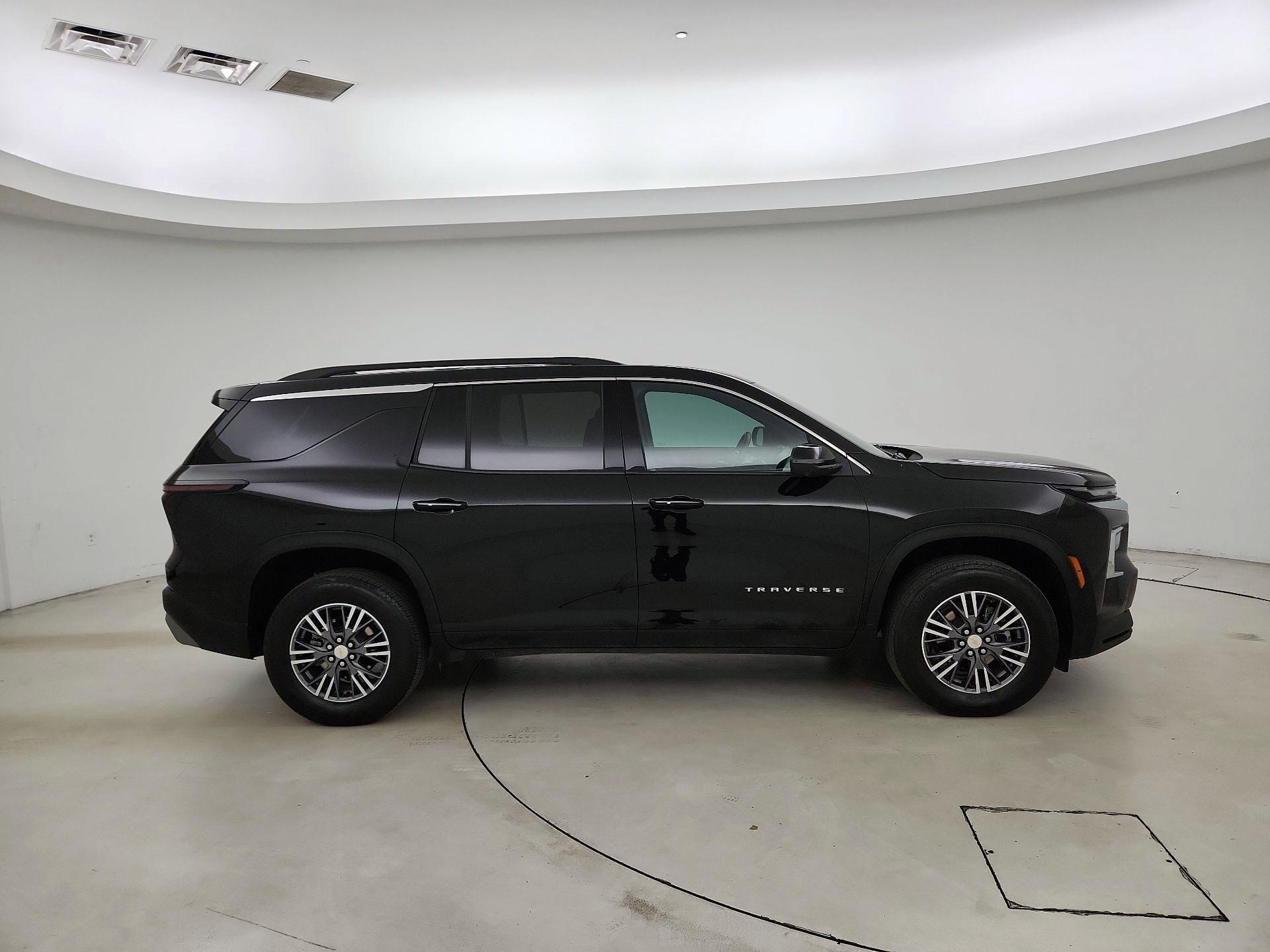 Thumbnail: 2024 Chevrolet Traverse - 4