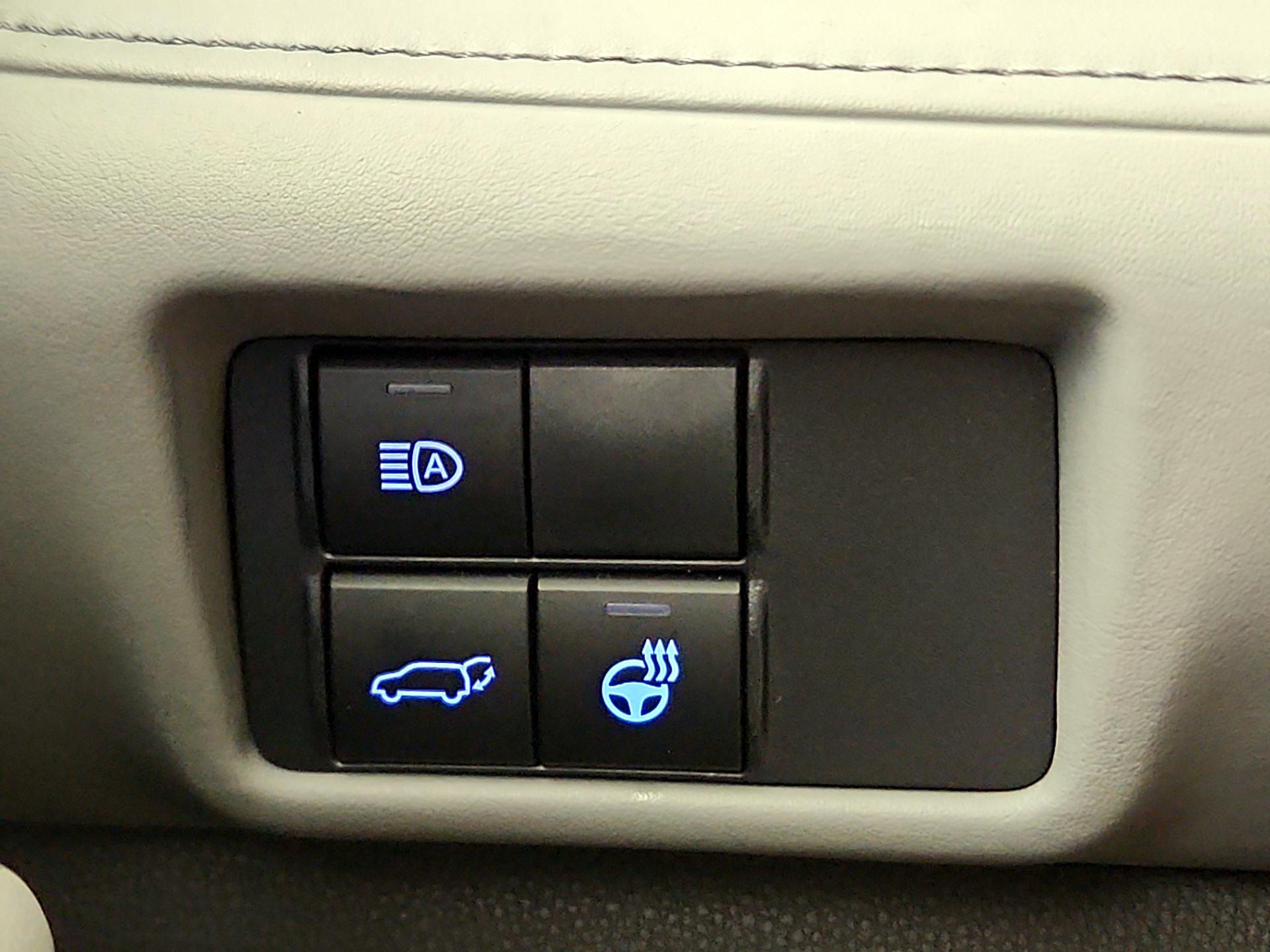 Thumbnail: 2021 Toyota Highlander - 11