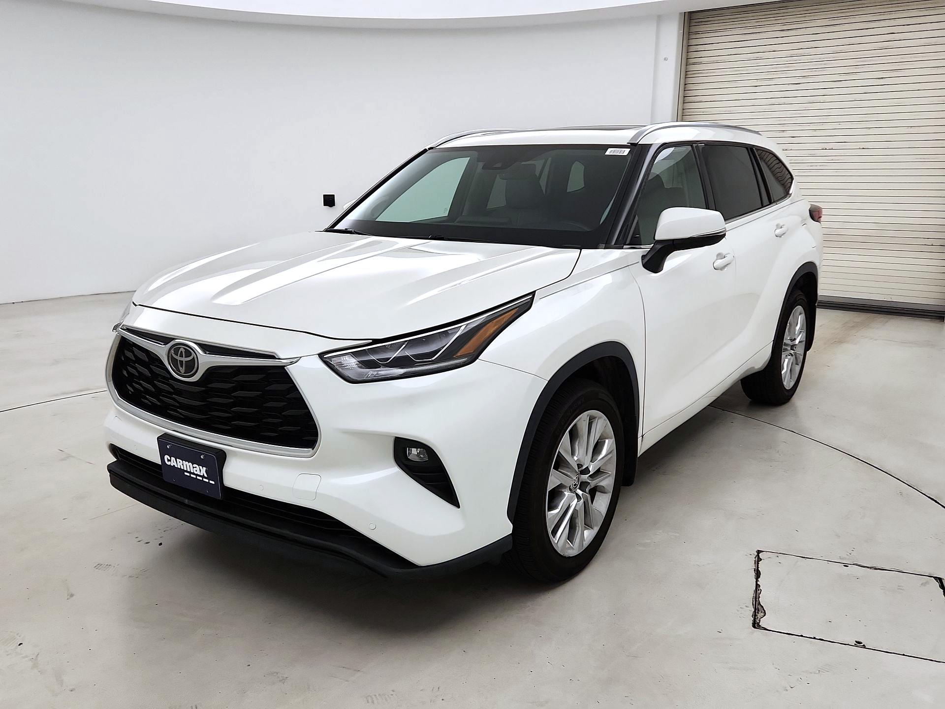 Thumbnail: 2021 Toyota Highlander - 3