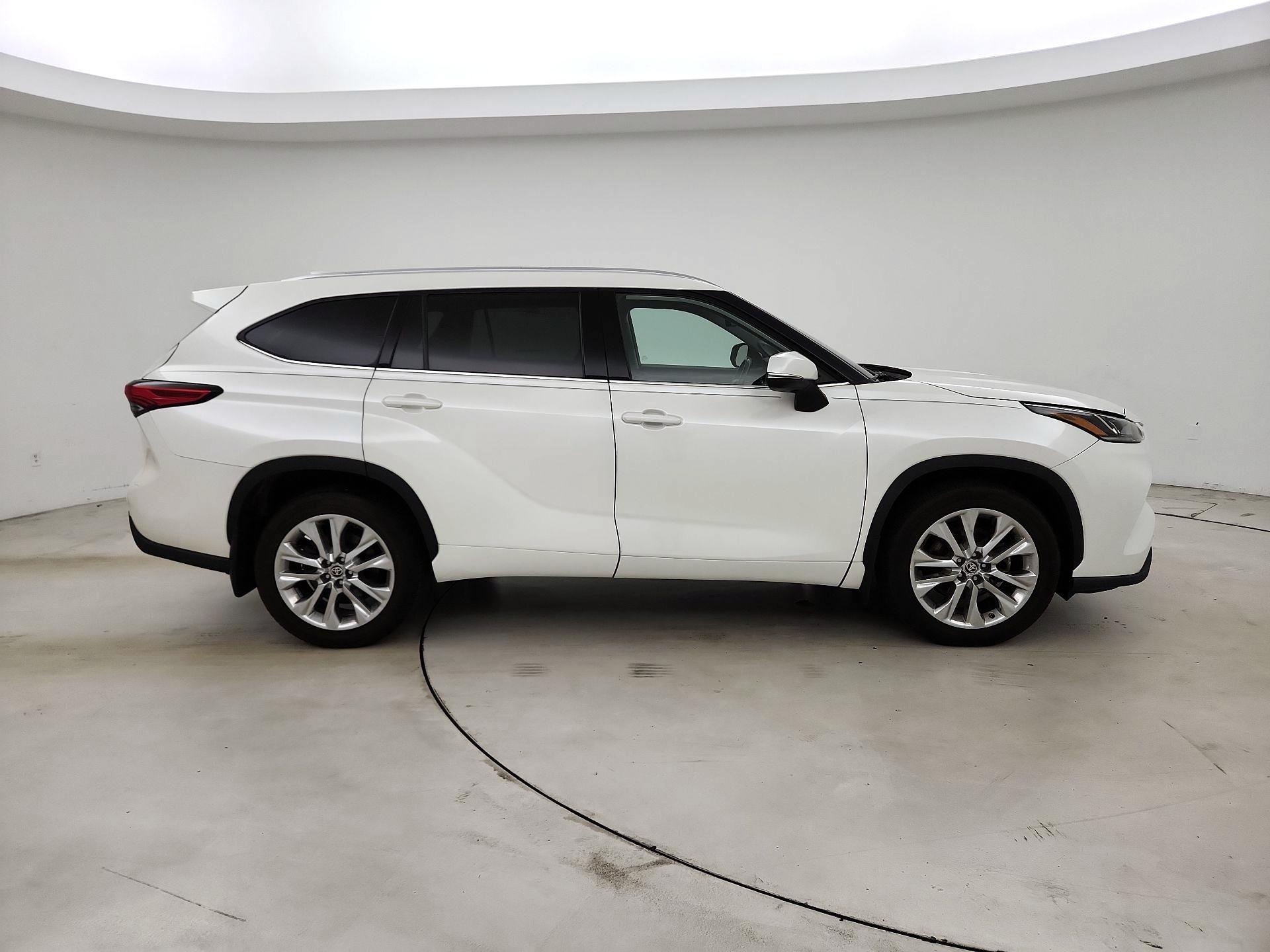 Thumbnail: 2021 Toyota Highlander - 4