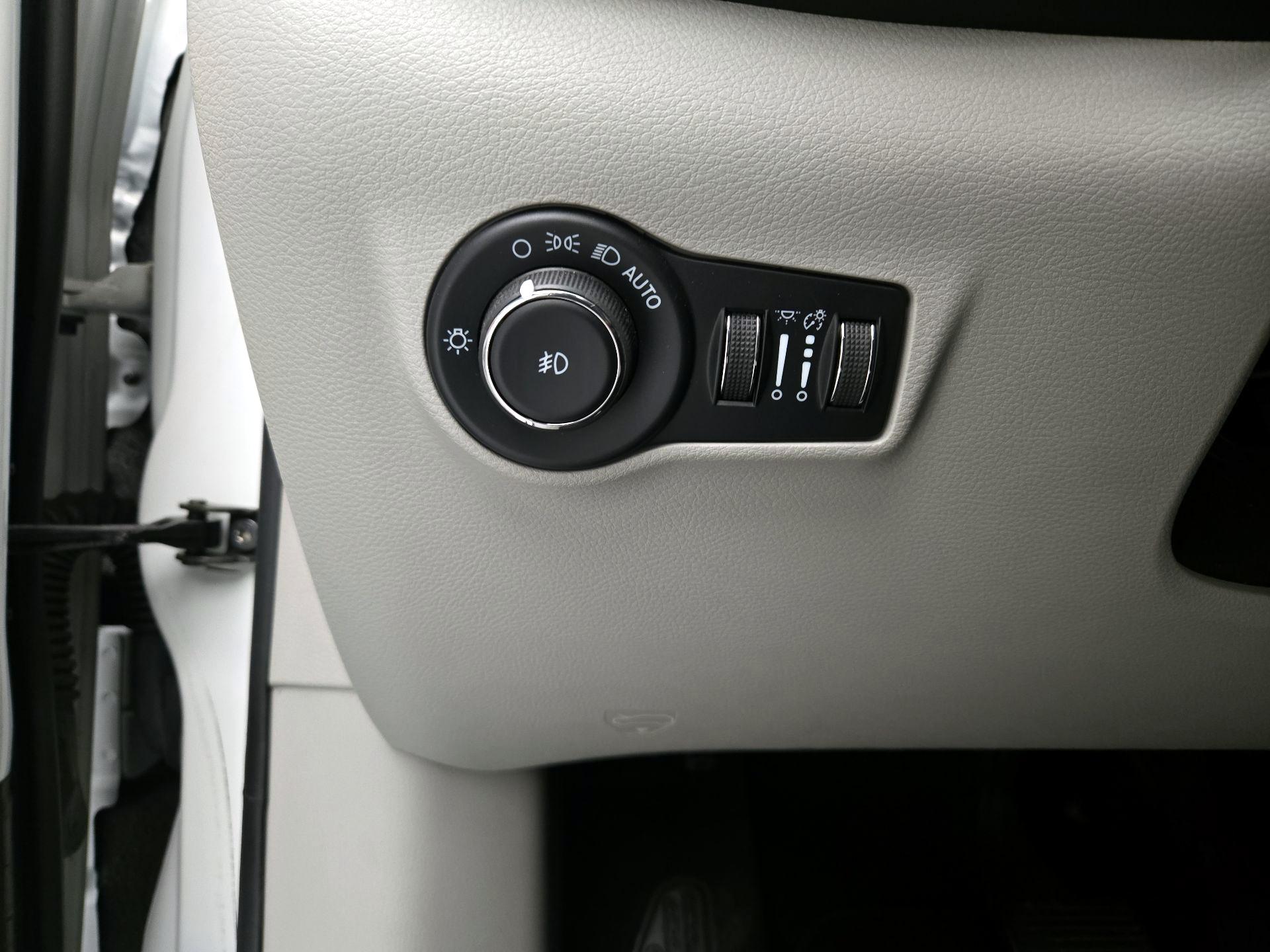Thumbnail: 2022 Jeep Compass - 13