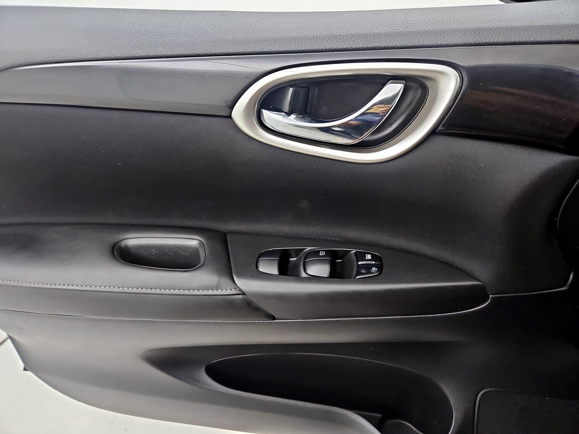 Thumbnail: 2019 Nissan Sentra - 10