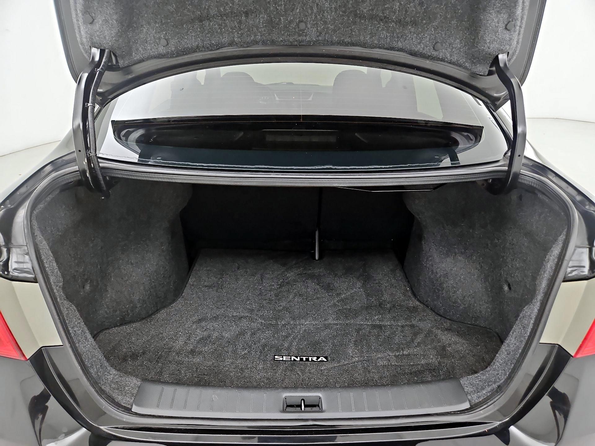 Thumbnail: 2019 Nissan Sentra - 18