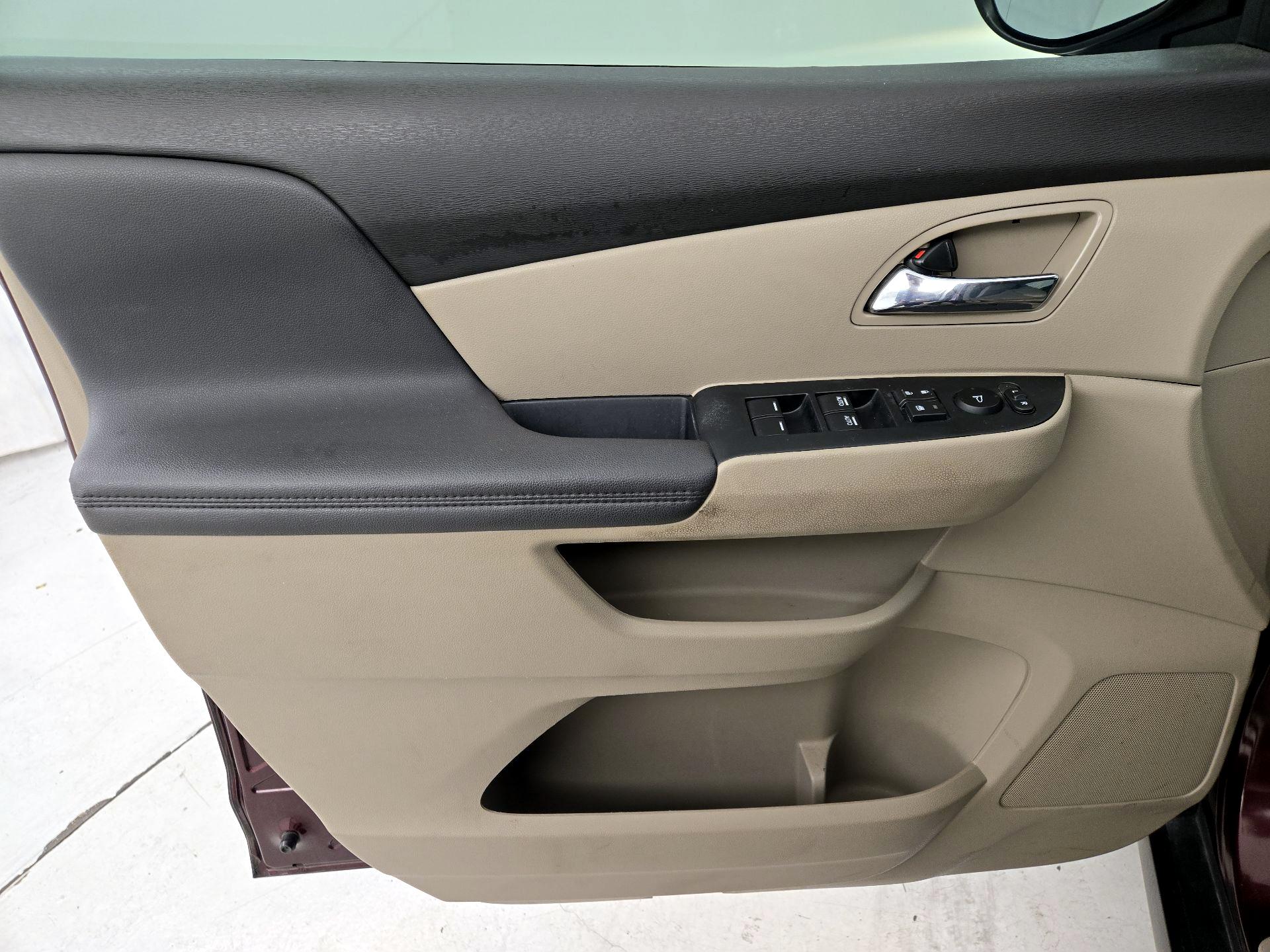 Thumbnail: 2015 Honda Odyssey - 12