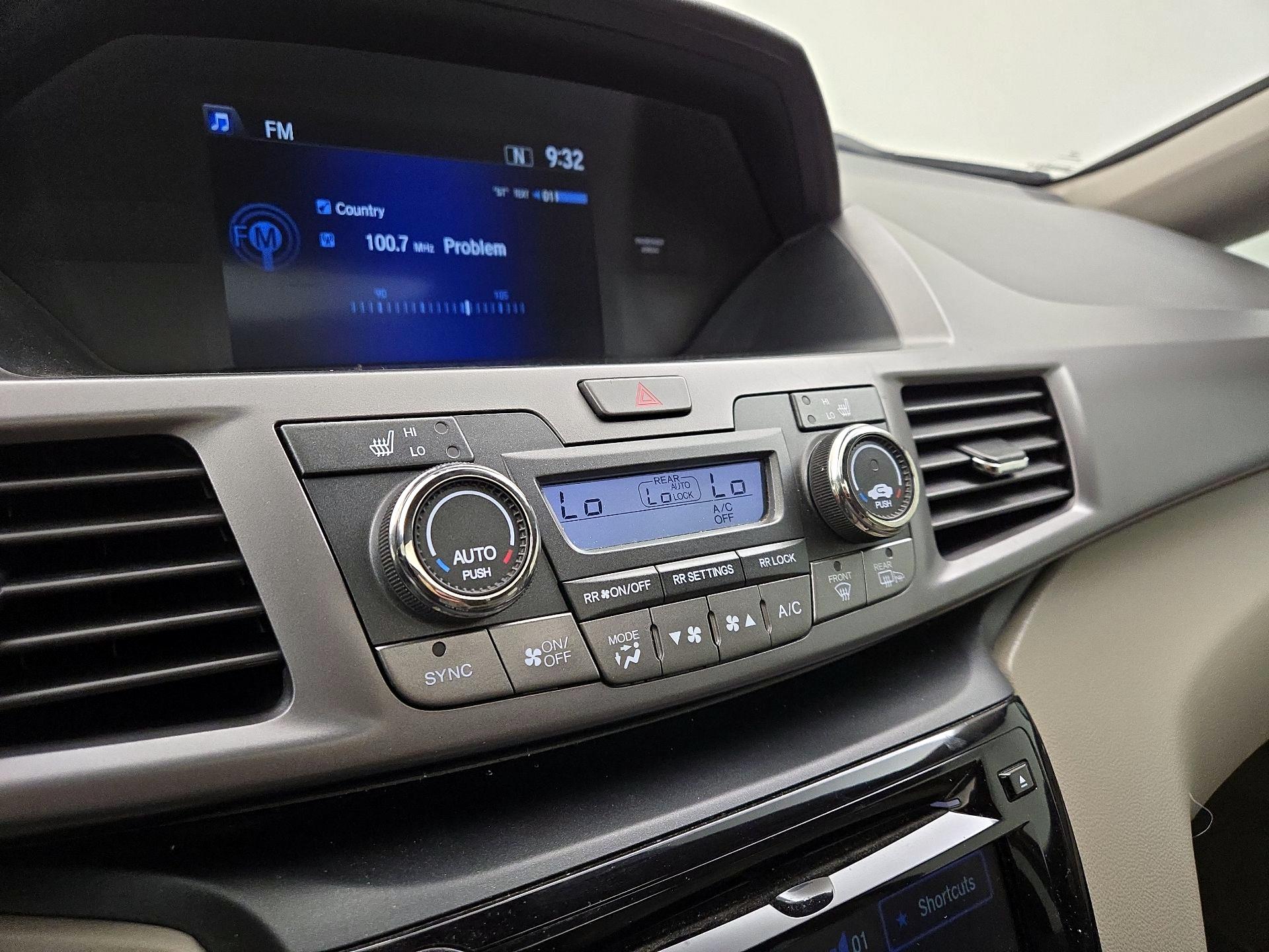 Thumbnail: 2015 Honda Odyssey - 16