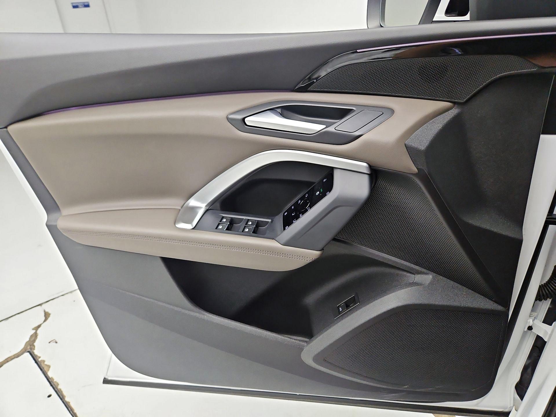 Thumbnail: 2025 Audi Q5 - 12