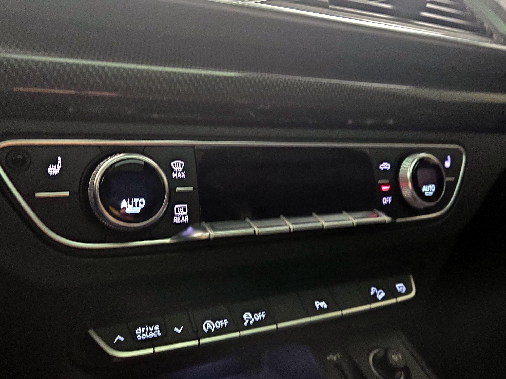 Thumbnail: 2022 Audi SQ5 - 16