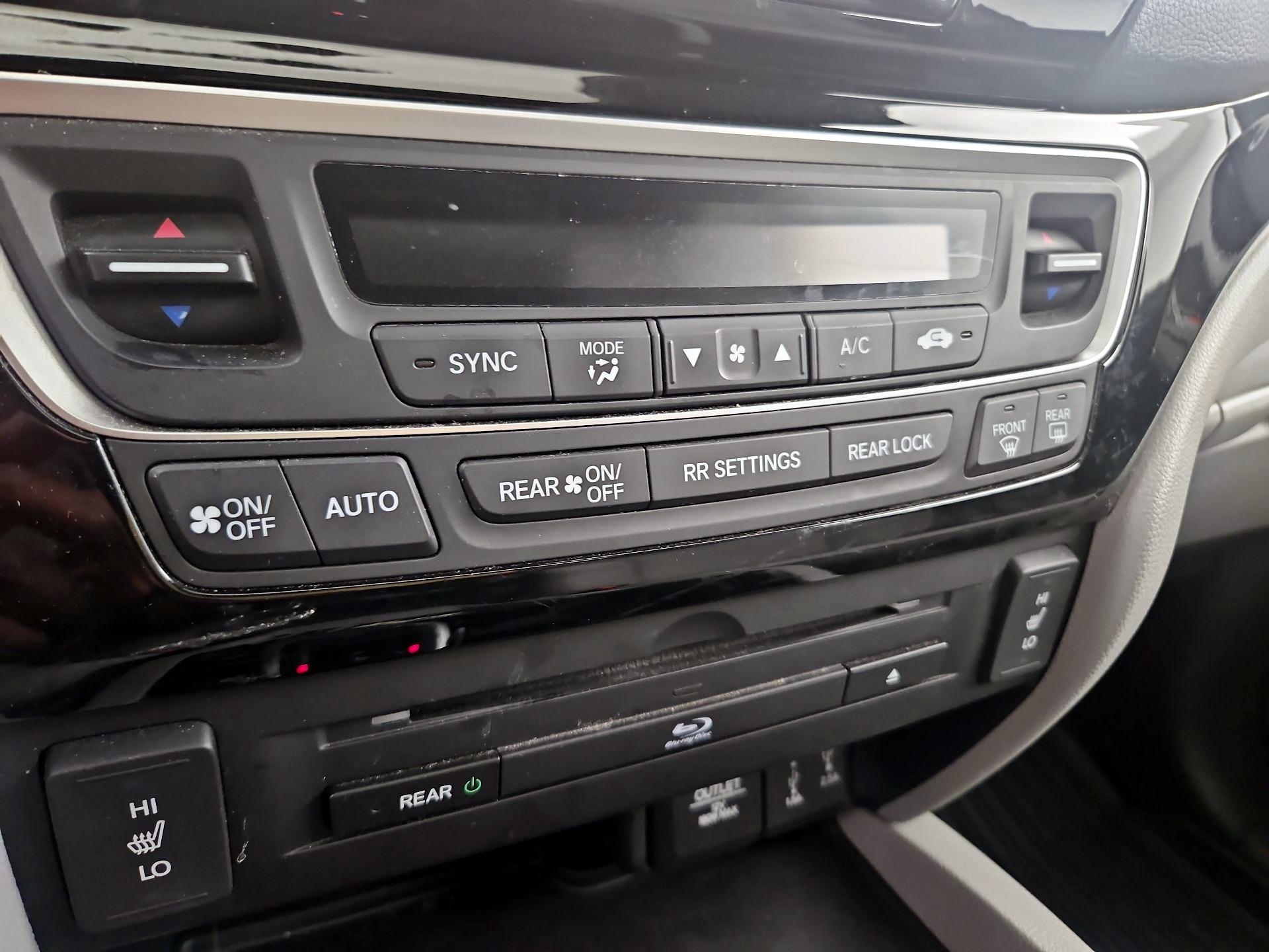 Thumbnail: 2018 Honda Pilot - 14