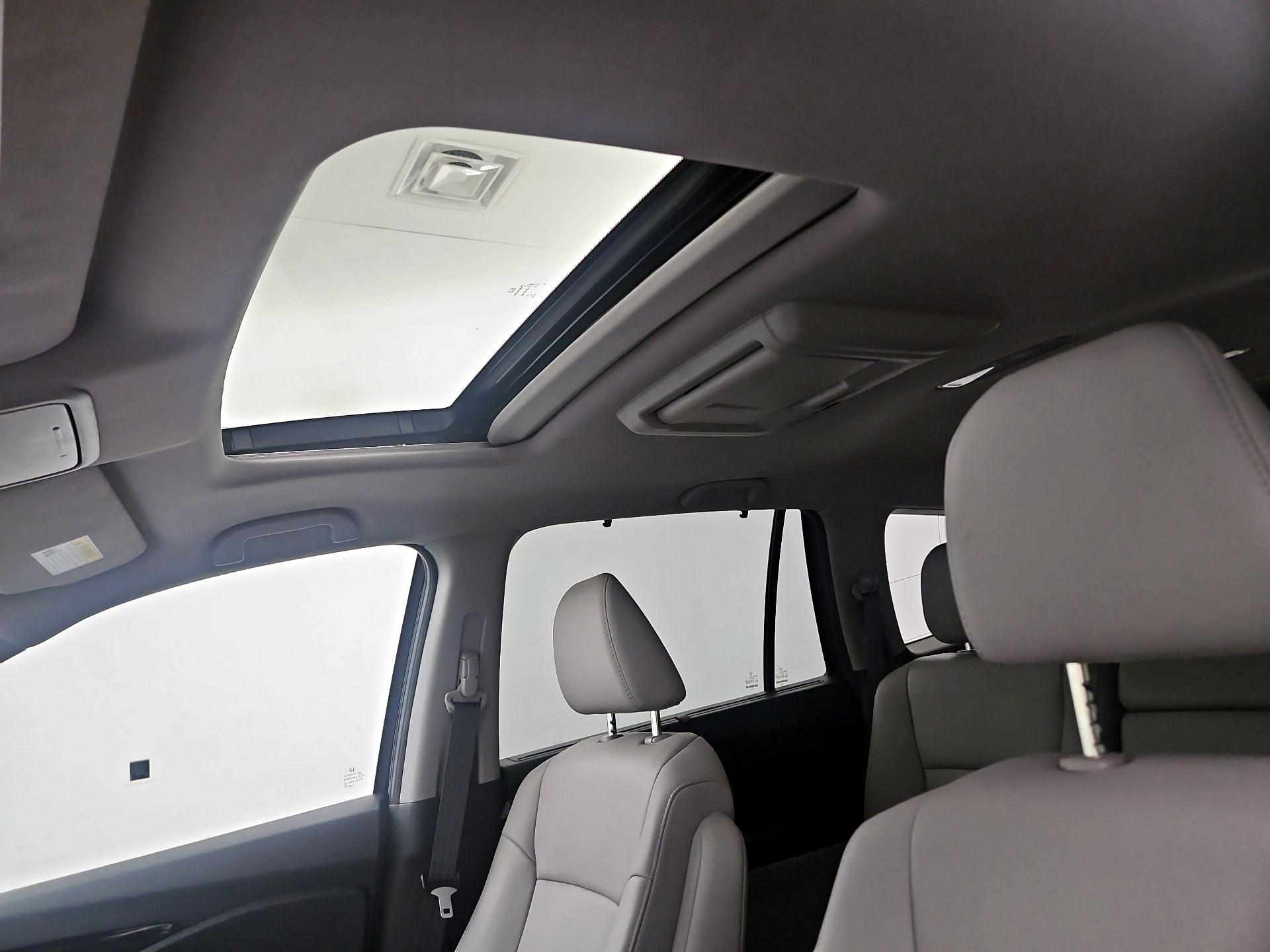Thumbnail: 2018 Honda Pilot - 16