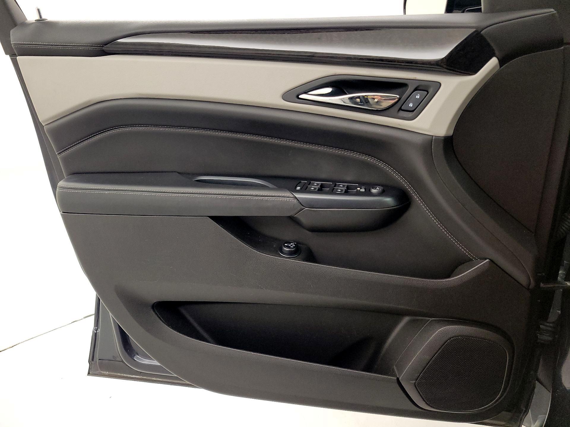 Thumbnail: 2016 Cadillac SRX - 12