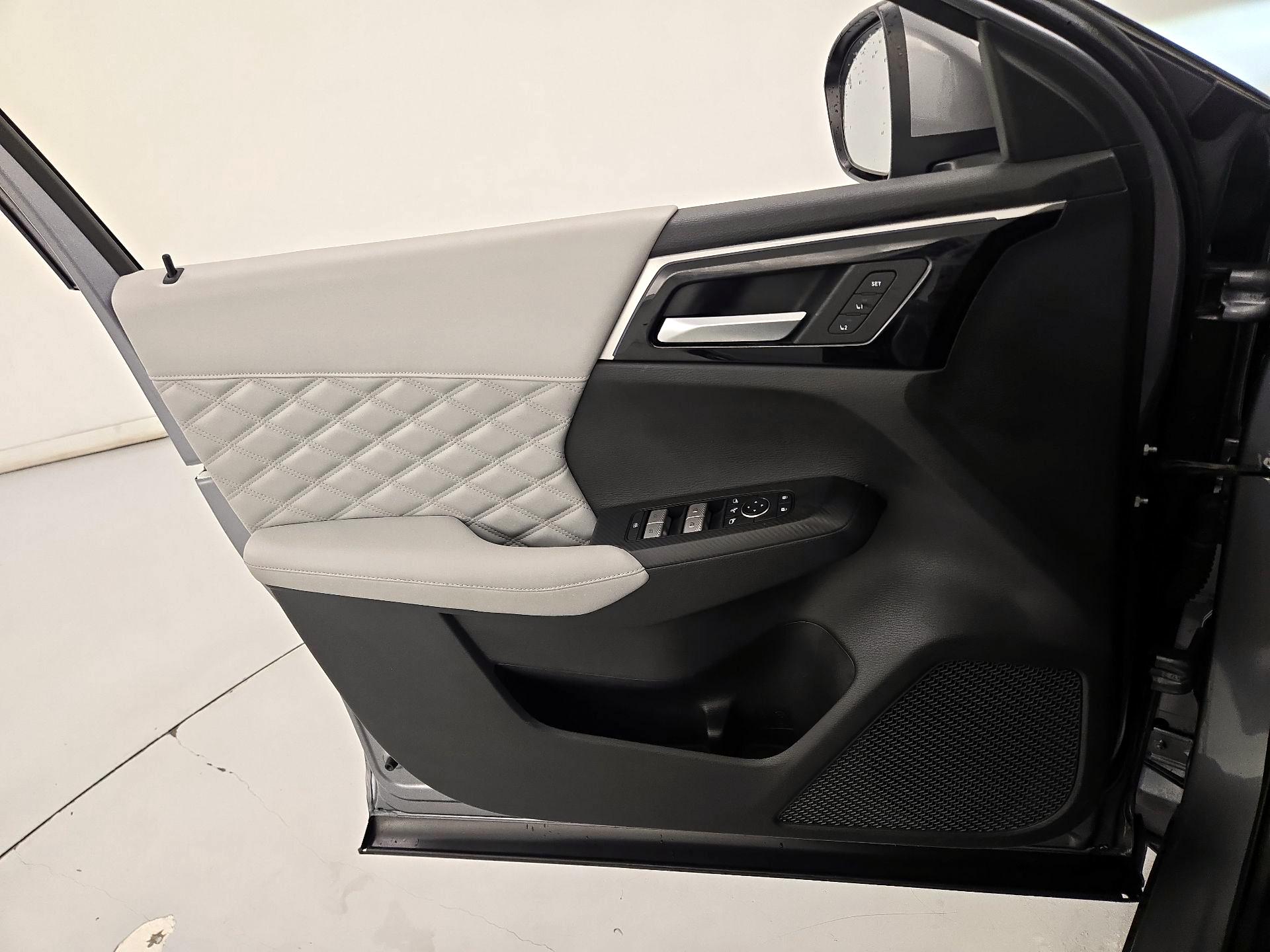 Thumbnail: 2022 Mitsubishi Outlander - 12
