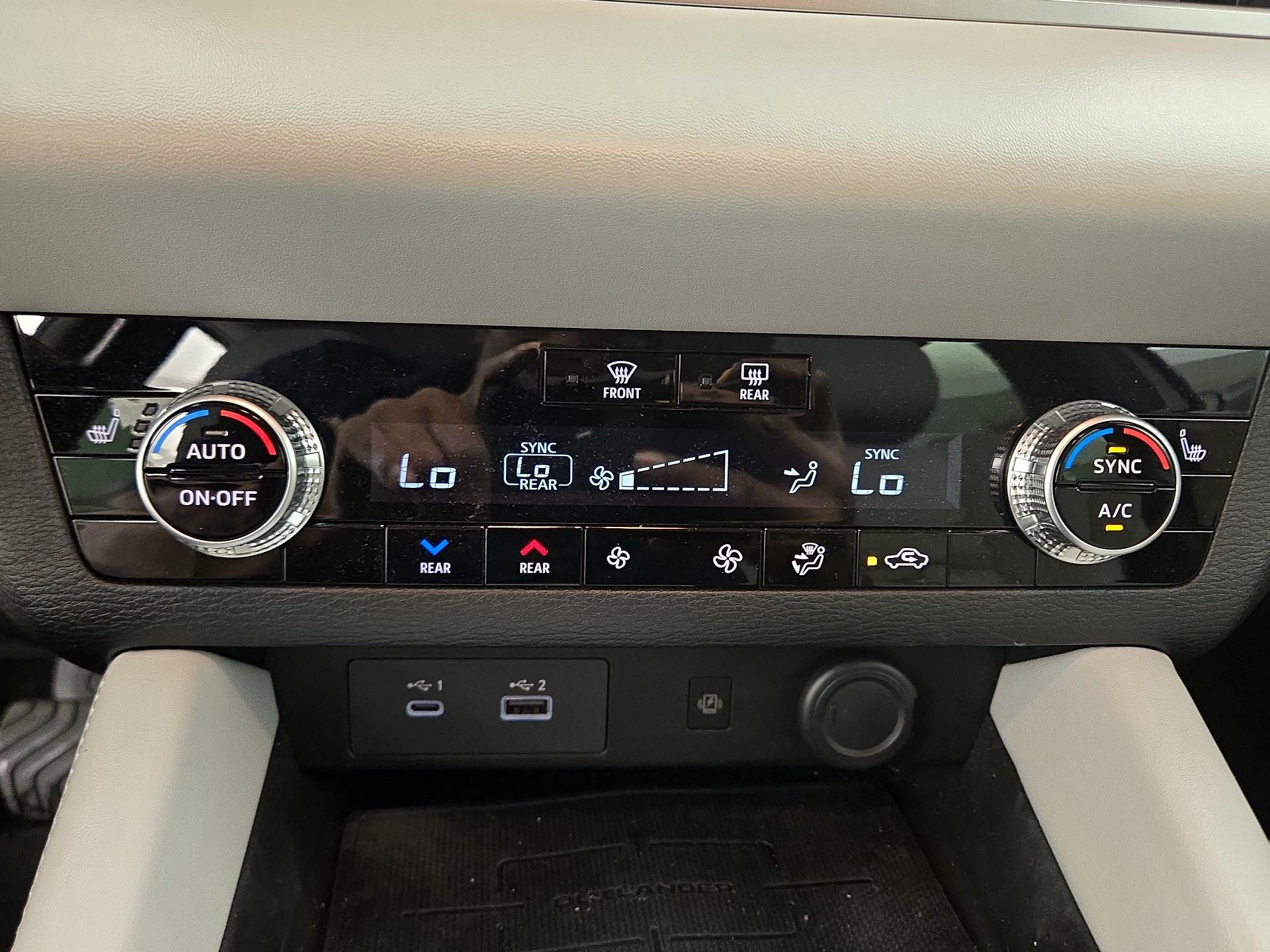 Thumbnail: 2022 Mitsubishi Outlander - 17