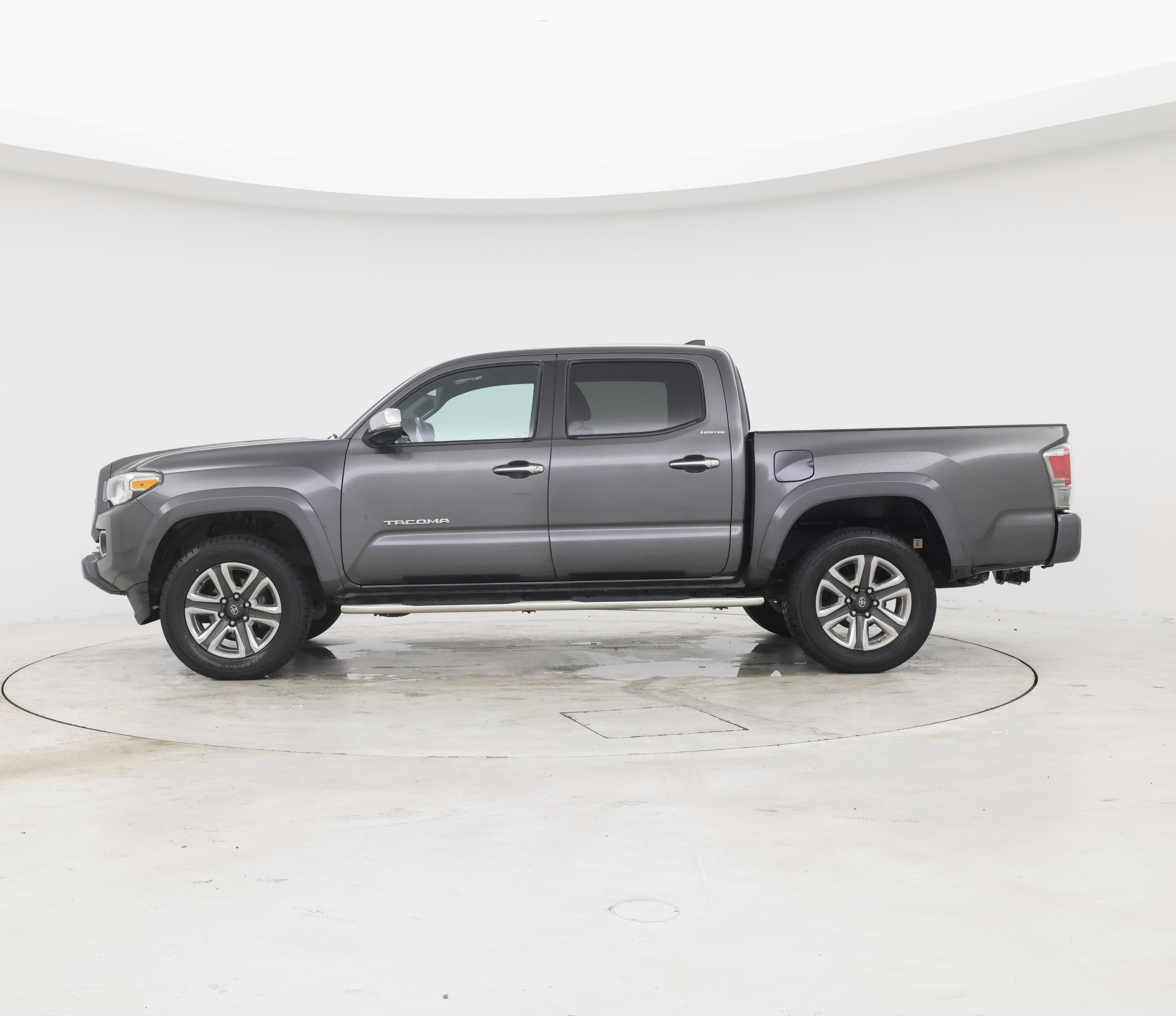 Thumbnail: 2017 Toyota Tacoma - 3
